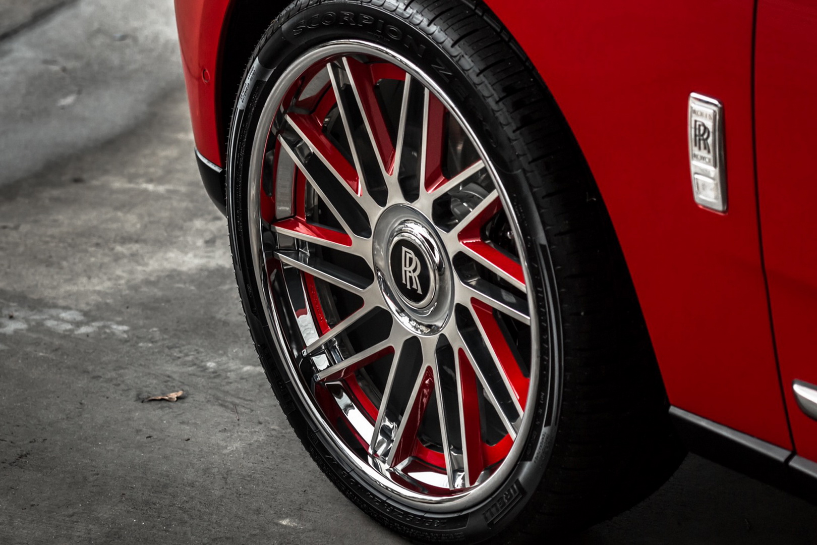 rolls-royce cullinan gucci mane 5 Roses Are Red, And So Is This Slightly Gauche Rolls-Royce Cullinan