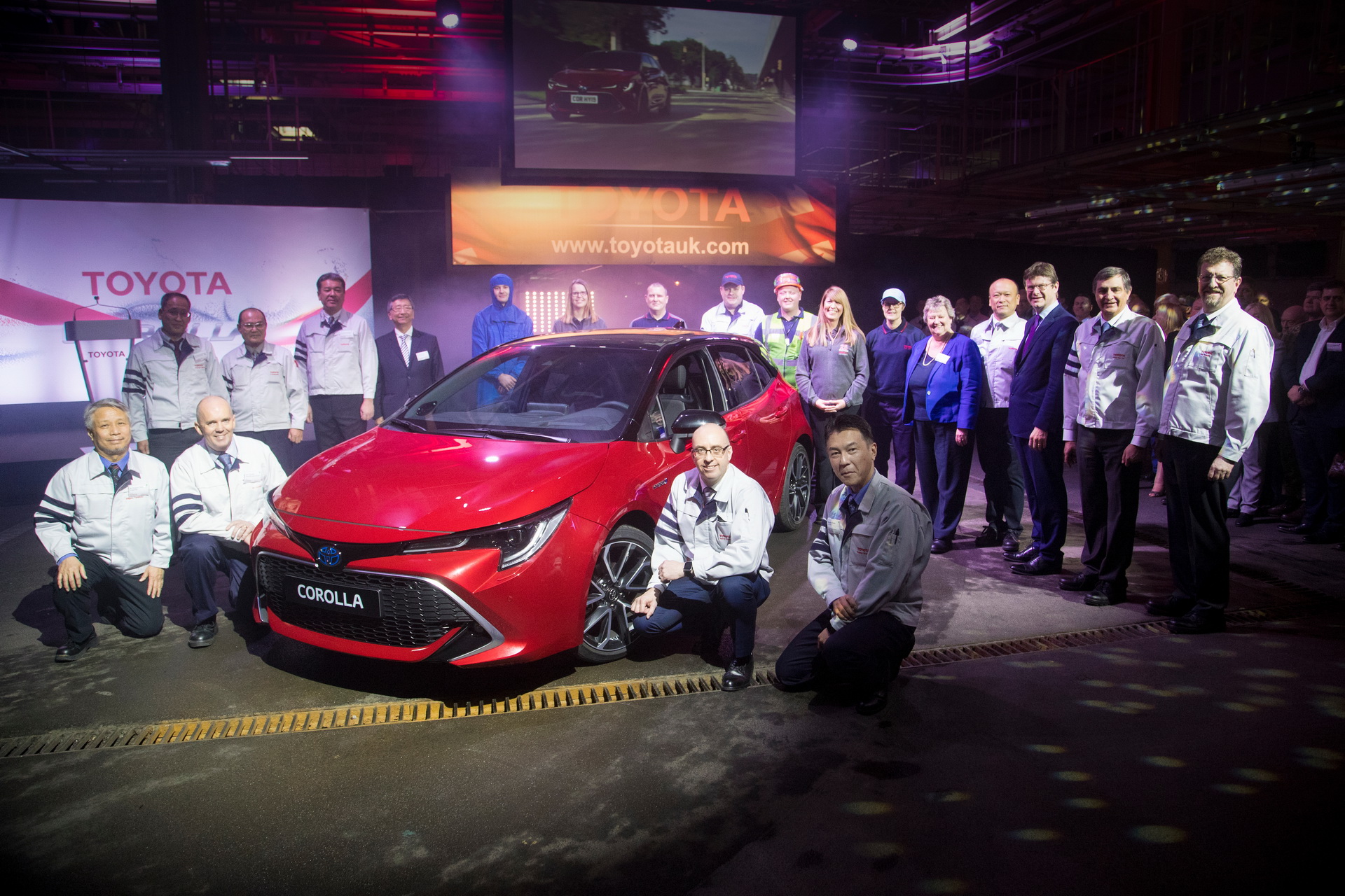 Toyota-Corolla-Line-Off-04 Toyota Starts Production Of 2019 Corolla Hatch And Estate In The UK
