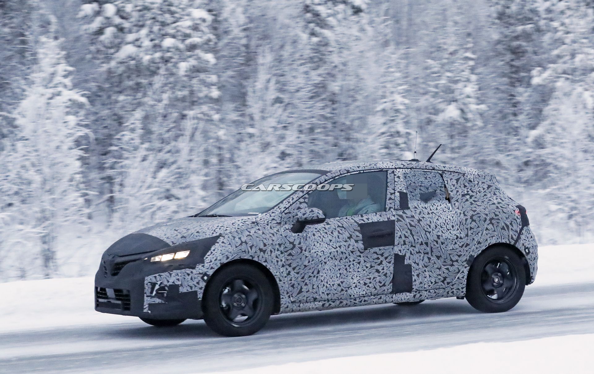 Renault-Clio-Spy-Shots-13 New Renault Clio Teased, Debuts January 28th