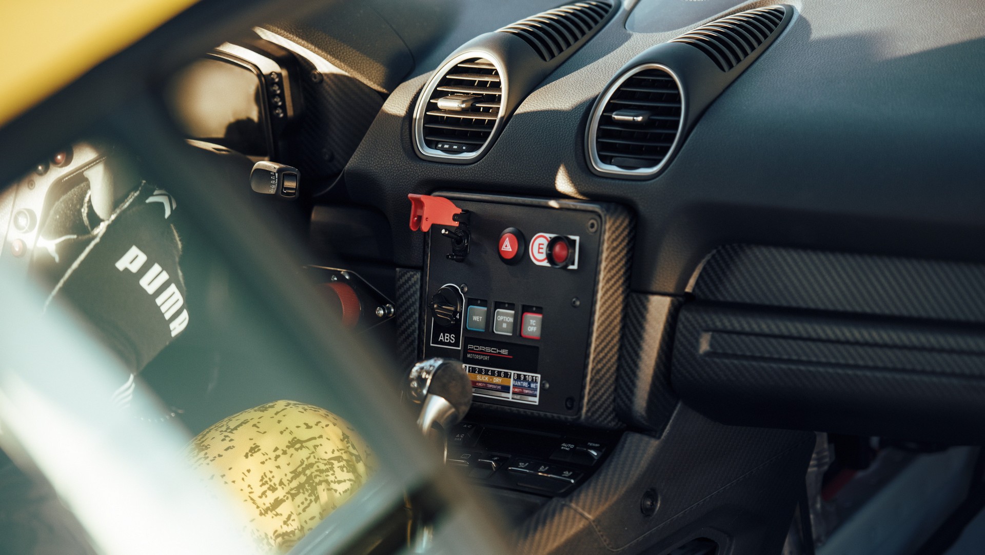 Porsche 718 Cayman GT4 Clubsport-13 Porsche 718 Cayman GT4 Clubsport Debuts With More Power, Natural Fiber Components