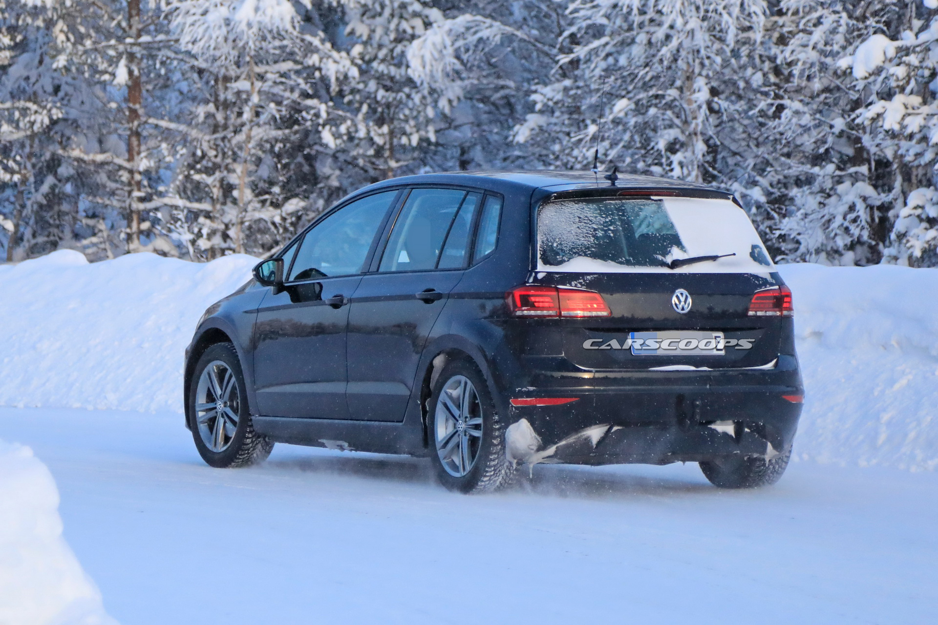 VW-EV-Golf-Sportsvan-11 An Electric VW Is Hiding Under This Golf Sportsvan Mule