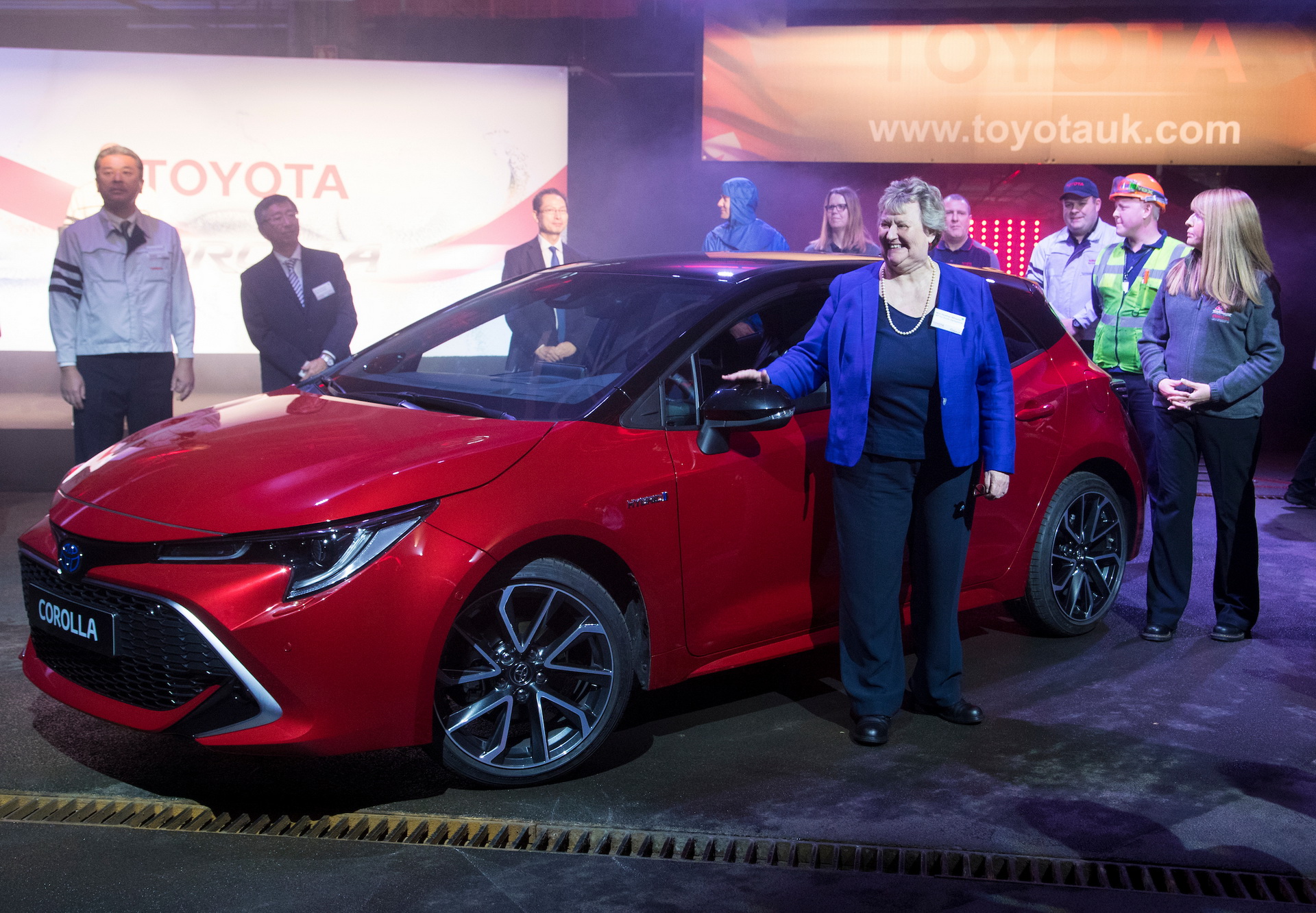 Toyota-Corolla-Line-Off-03 Toyota Starts Production Of 2019 Corolla Hatch And Estate In The UK