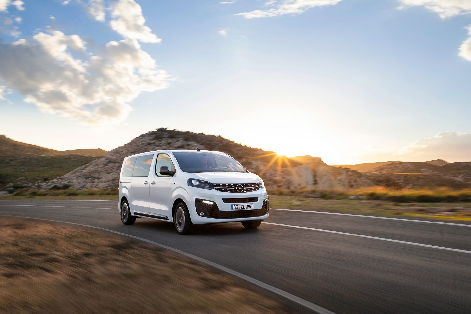 Opel-Zafira-Life-1 New Opel Zafira Life Is The Minivan Version Of The Next PSA-Based Vivaro