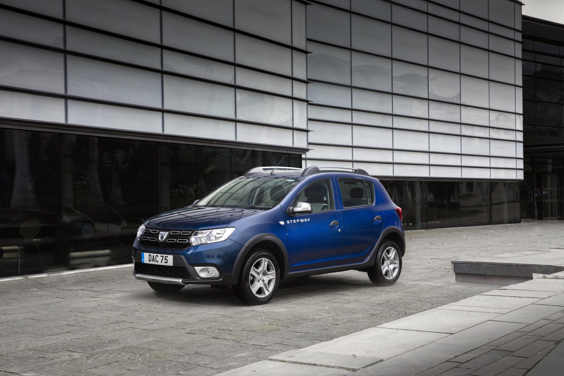 dacia sandero stepway gains new engines 2 Dacia Sandero Stepway Gains New SCe 75 Petrol And Blue dCi 95 Diesel