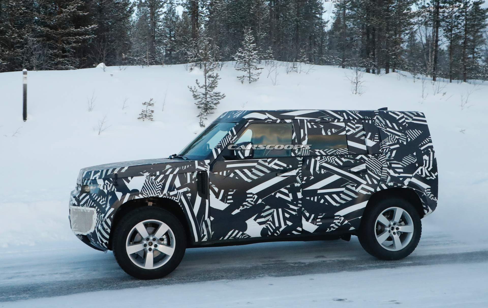2020 Land Rover Defender 110 spy shots 16 2020 Land Rover Defender Interior Revealed In Leaked Image