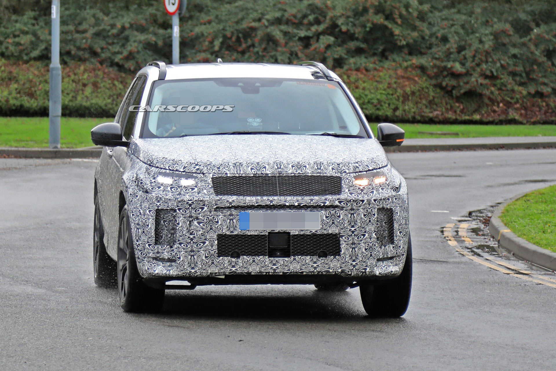 Land Rover Discovery Sport-1 2020 Land Rover Discovery Sport Hides Significant Changes Under Its Skin