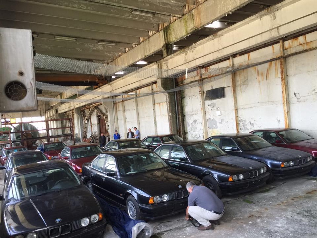 BMW-E34-5-Series-Bulgaria-04 Nearly A Dozen Brand New BMW E34 5-Series Were Discovered In An Abandoned Warehouse