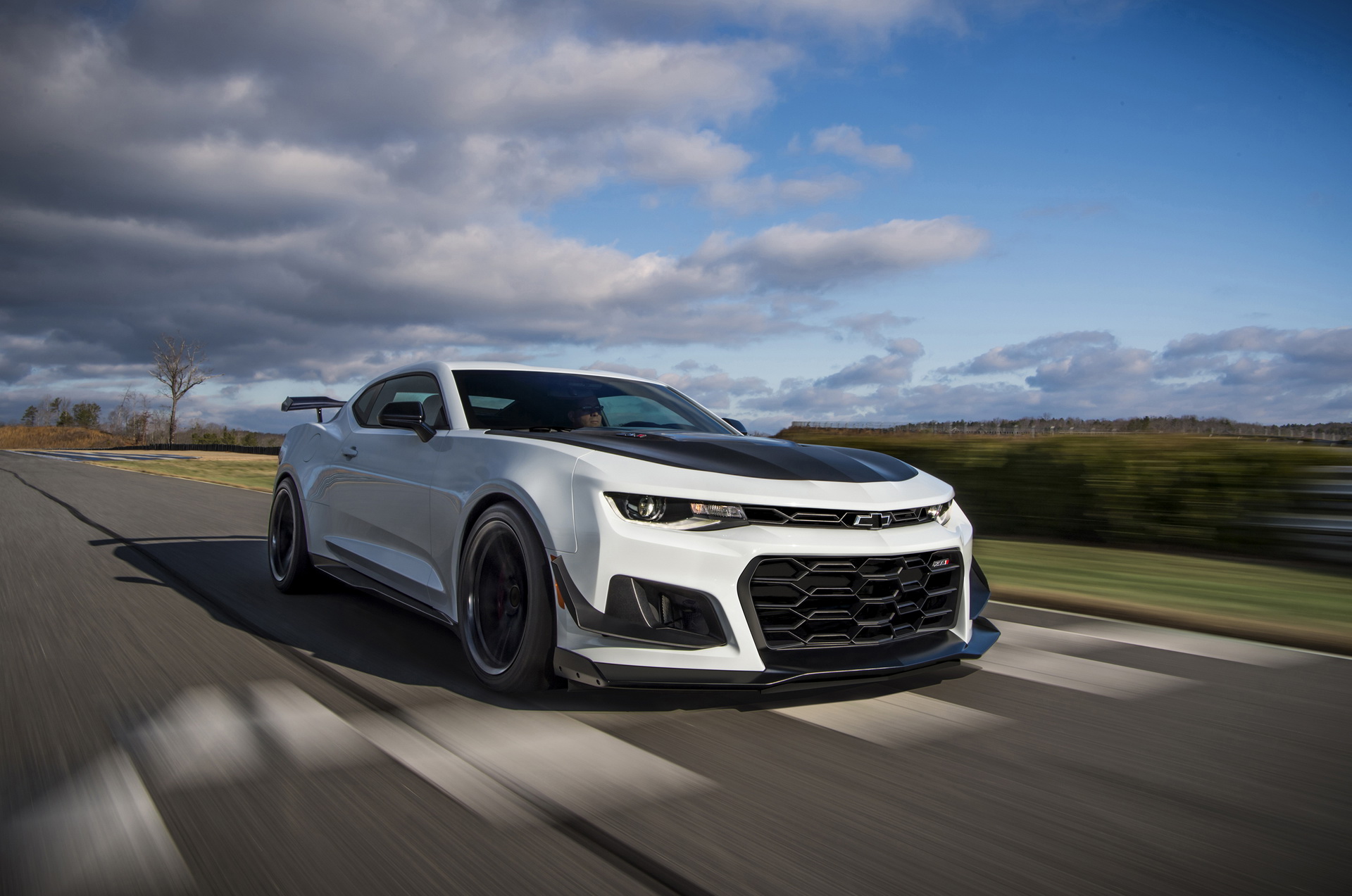2019-Chevrolet-Camaro-ZL1-1LE-02 2019 Chevrolet Camaro ZL1 1LE Breaks Cover With Old Face But 10sp Auto Option