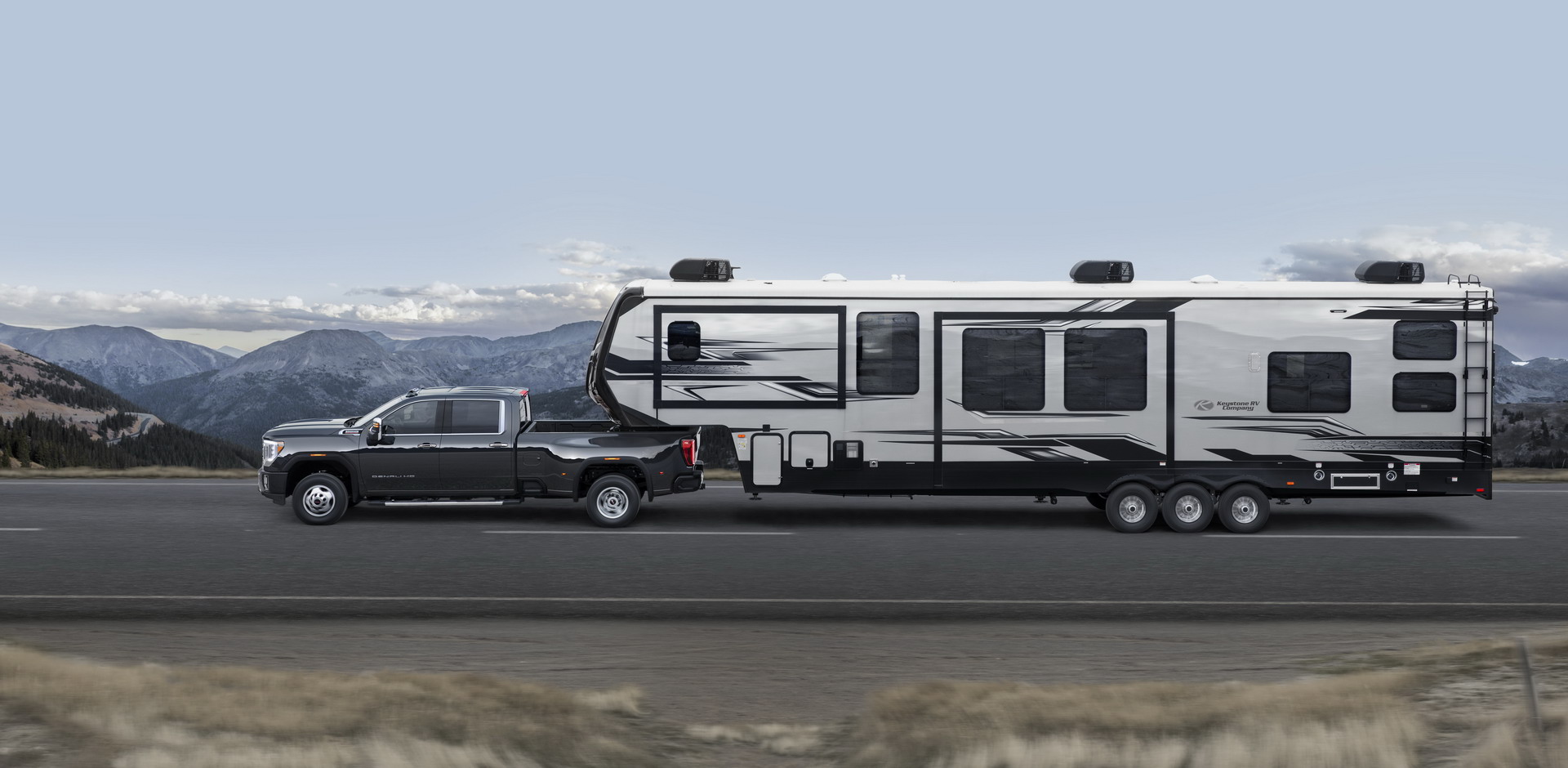 2020 GMC Sierra 500HD 16 2020 GMC Sierra HD Has Brains, Brawn And 15 Cameras That Let You See Through Its Trailer