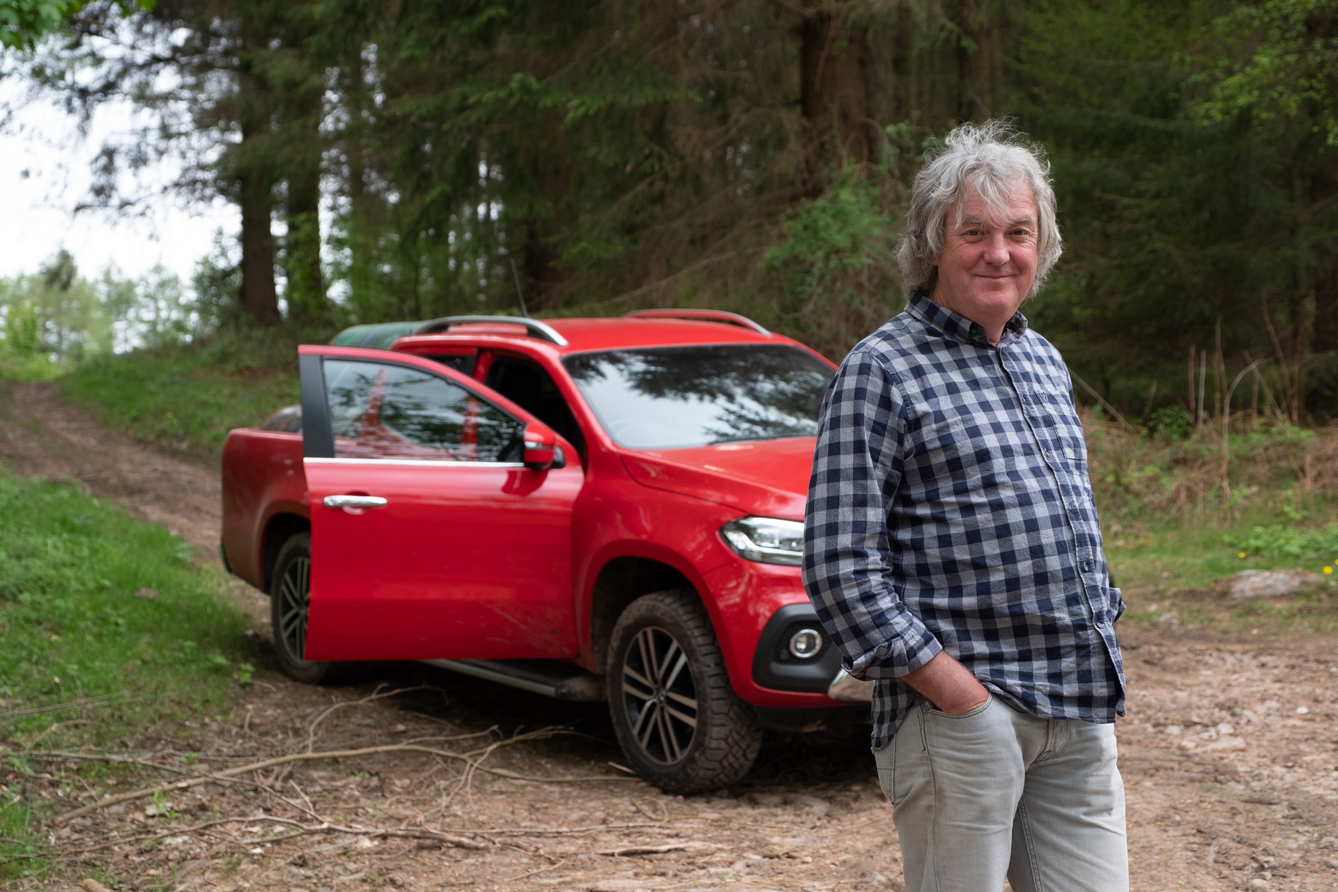 TheGrandTour-S03-E04-05 Jeremy Clarkson’s Giant Head Gets Taken Down In Grand Tour’s Truck-Filled Trailer