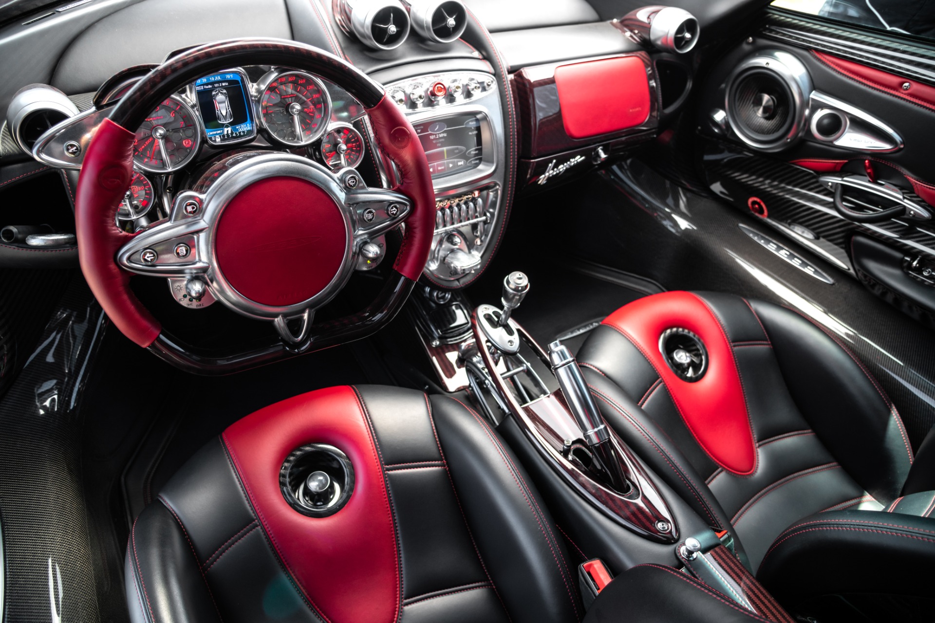Pagani-Huayra-For-Sale-7 Red Carbon Pagani Huayra Could Be The Perfect Late Valentine’s Gift