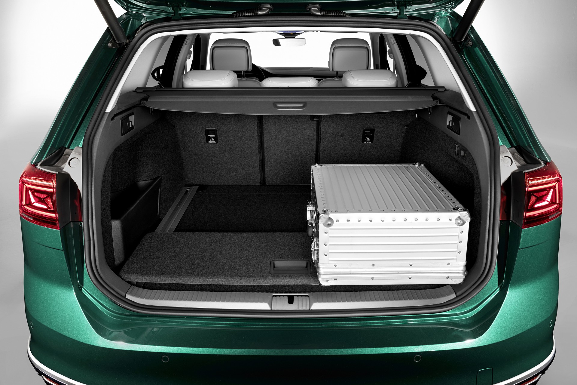 2019 VW Passat Facelift-22 Europe’s 2020 VW Passat Facelift Debuts With Updated Styling And Autonomous Tech