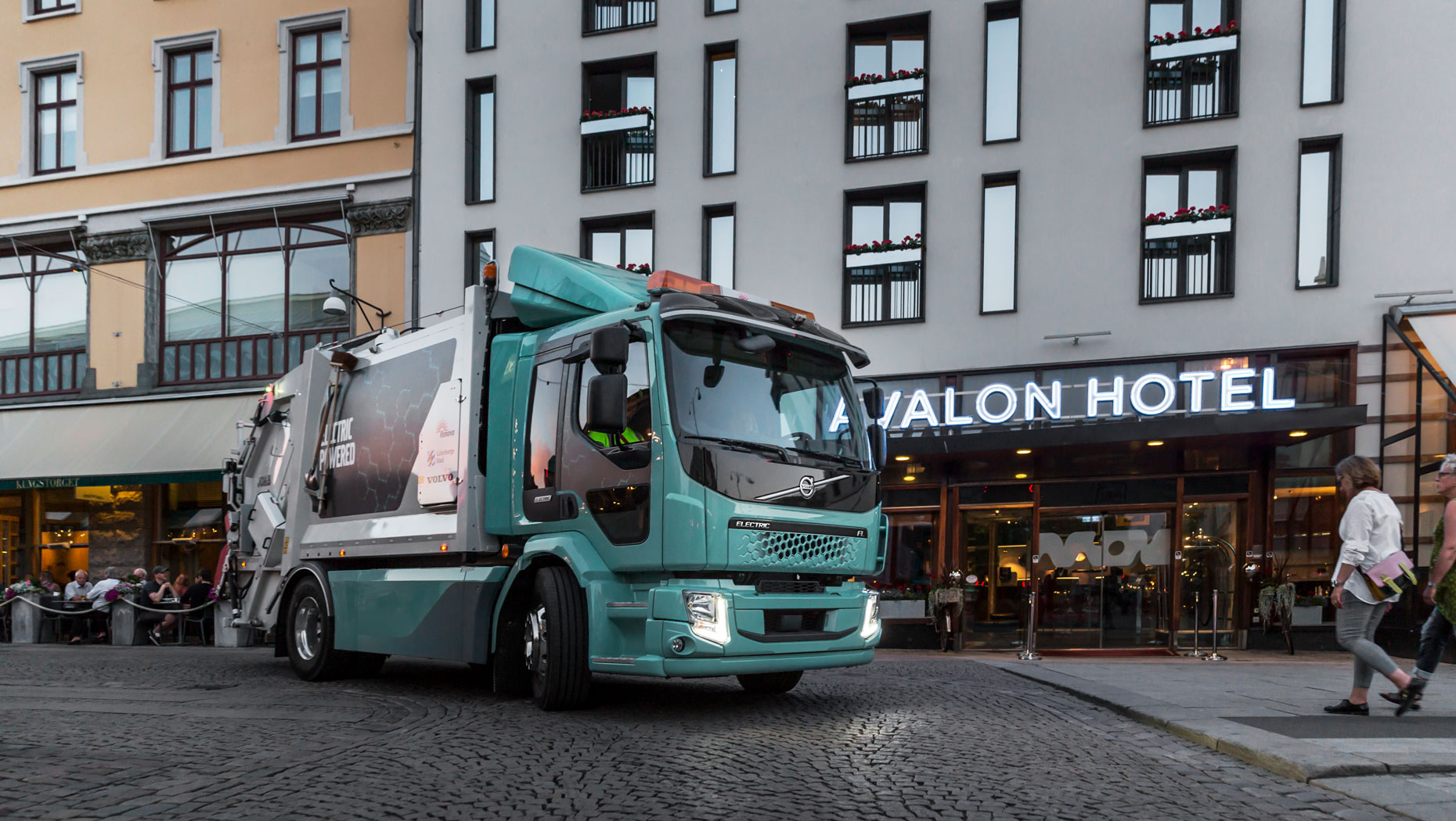 volvo first electric truck deliveries 4 Electric Volvo Trucks Become A Reality As First Customer Deliveries Begin