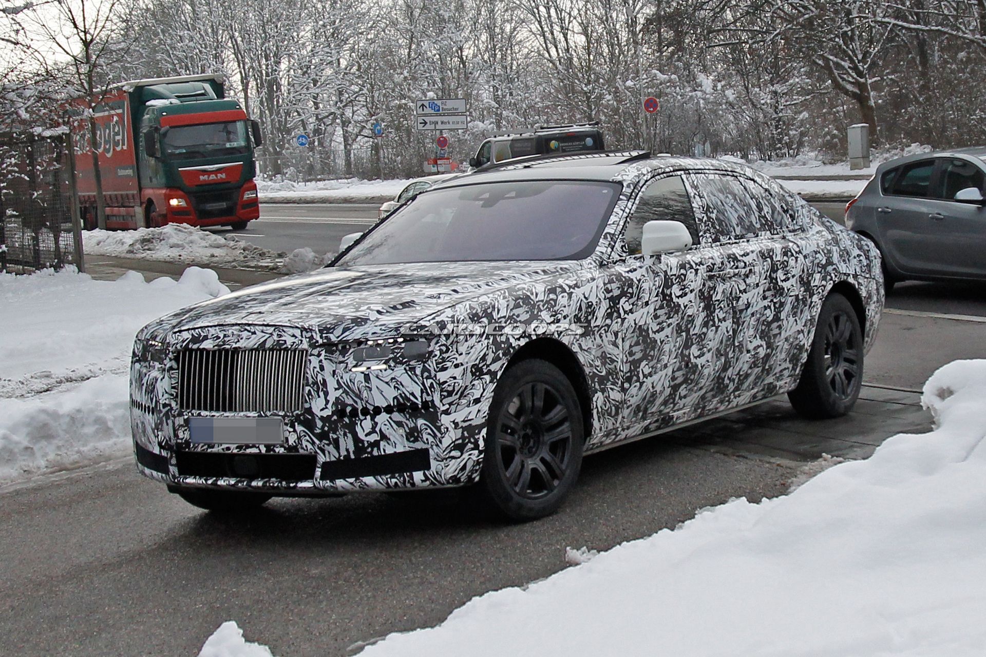 Rolls-Royce-Ghost-Spy-Shots-9 Next-Gen Rolls-Royce Ghost Due In 2021, Will Remain A Baby Phantom