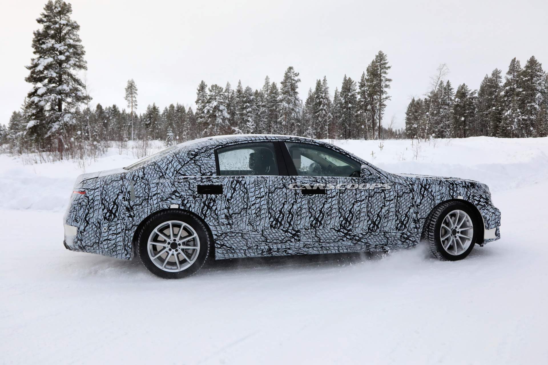 2020 Mercedes-Benz S-Class spy shots 8 2020 Mercedes S-Class Gets Huge Touchscreen, Looks Bigger Than iPad Pro 12.9 (Video)