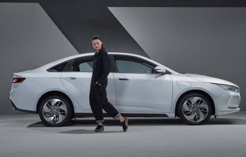 Geely GE11 global electric sedan 1 Geely’s GE11 Global Electric Sedan Revealed In Official And Leaked Photos