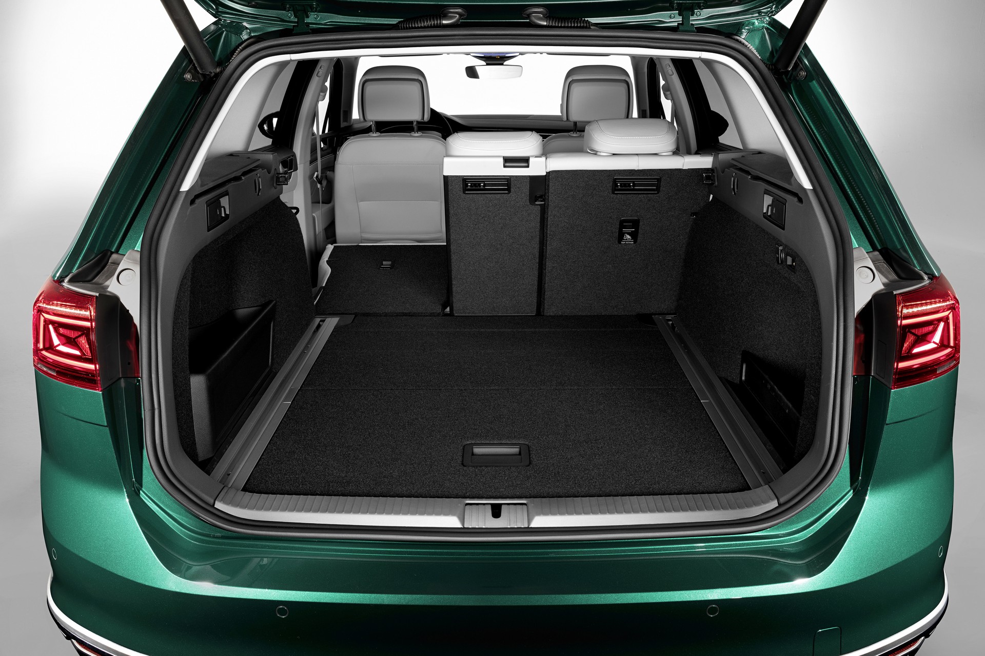 2019 VW Passat Facelift-28 Europe’s 2020 VW Passat Facelift Debuts With Updated Styling And Autonomous Tech