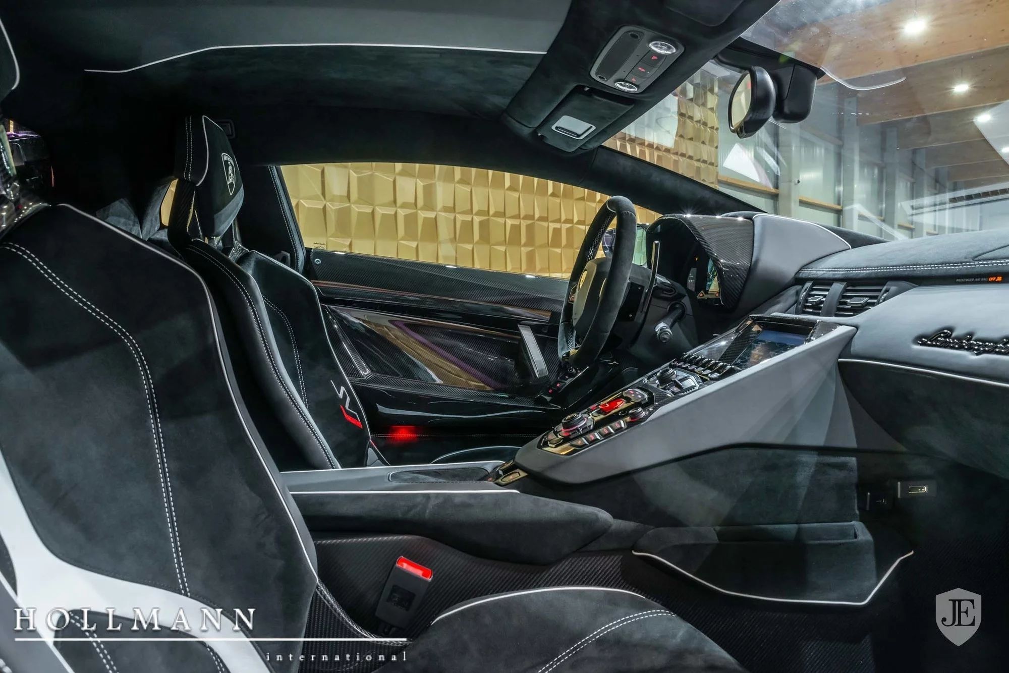 Lamborghini-Aventador-SVJ-19 White And Gold Lamborghini Aventador SVJ Is Screaming To Be Adopted