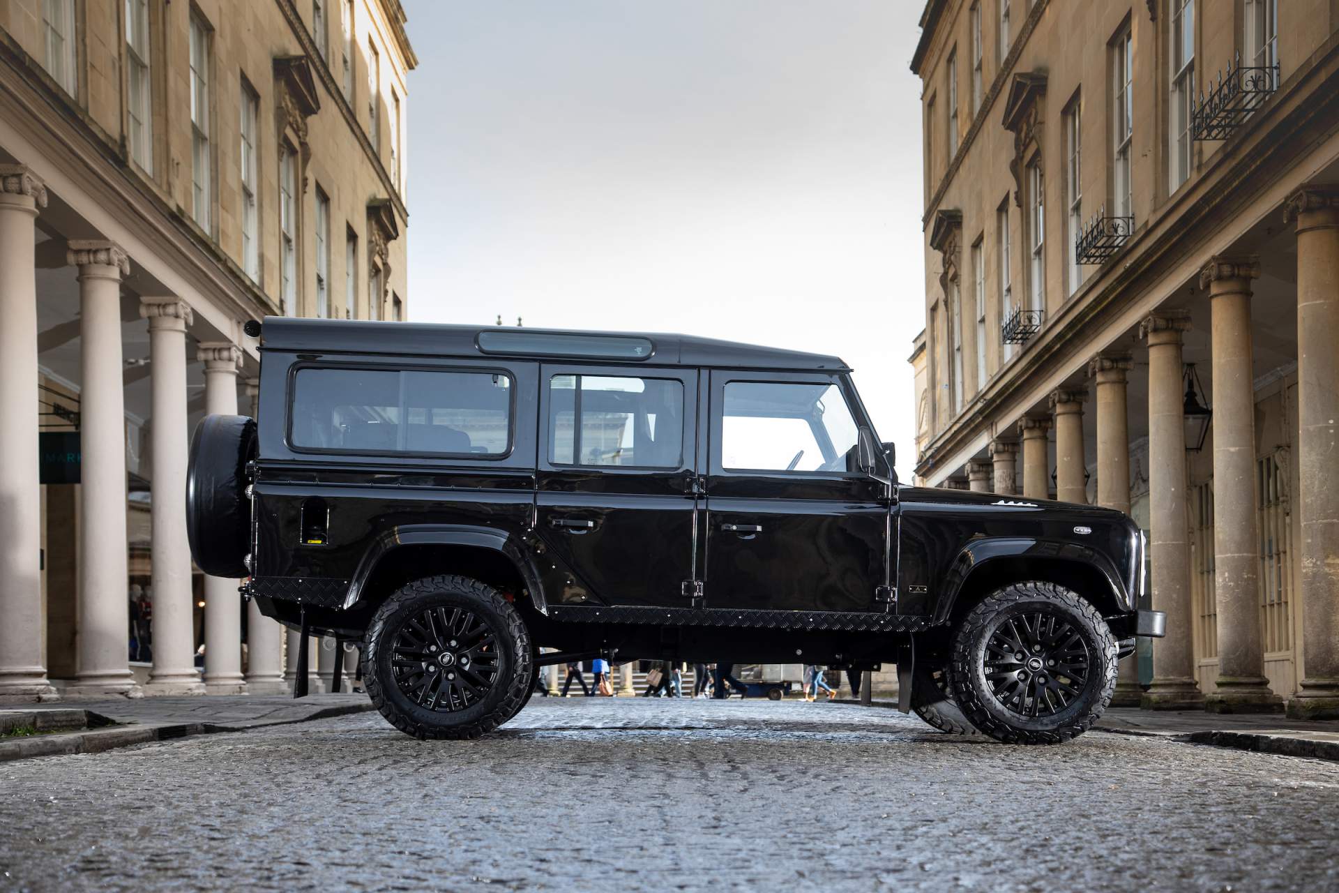 Arkonik colonades 1989 Land Rover Defender Restomod Looks Cool, But Is It $145,000 Of Cool?