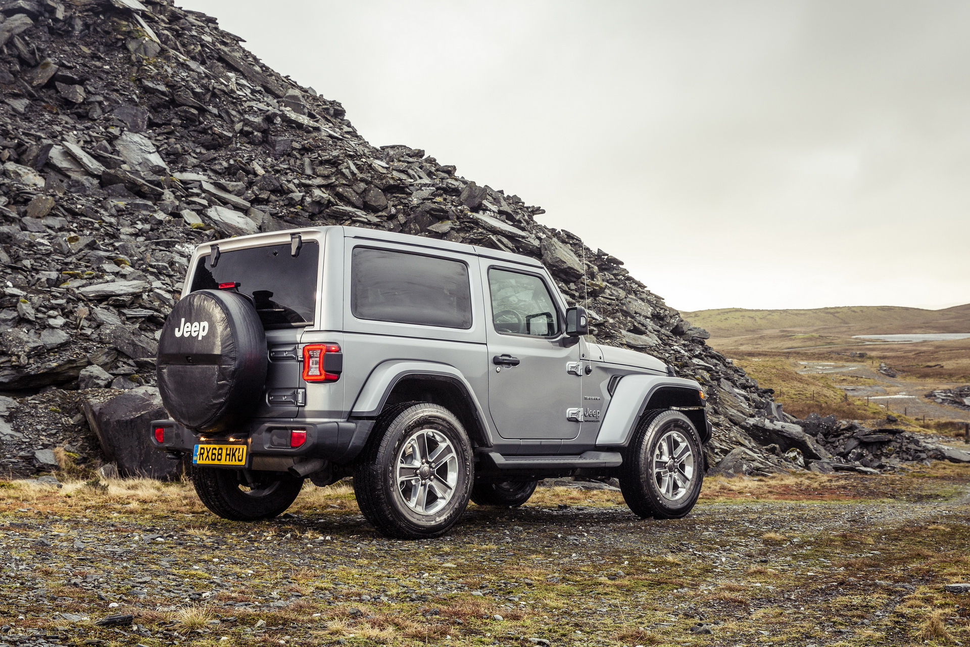 2019-Jeep-Wrangler-UK-36 2019 Jeep Wrangler Gains Four-Cylinder Petrol Option In The UK