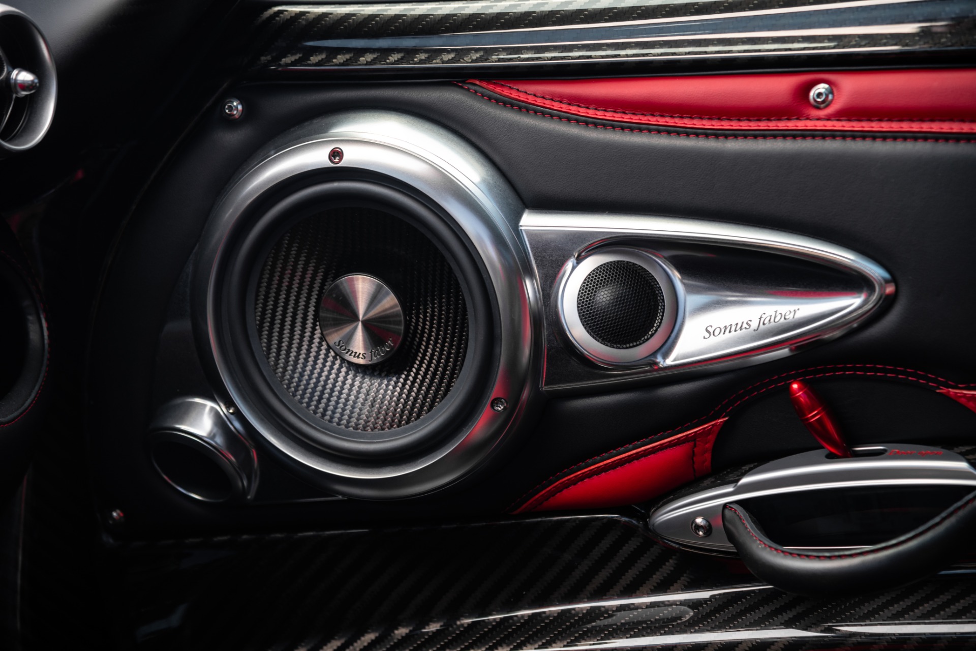 Pagani-Huayra-For-Sale-20 Red Carbon Pagani Huayra Could Be The Perfect Late Valentine’s Gift