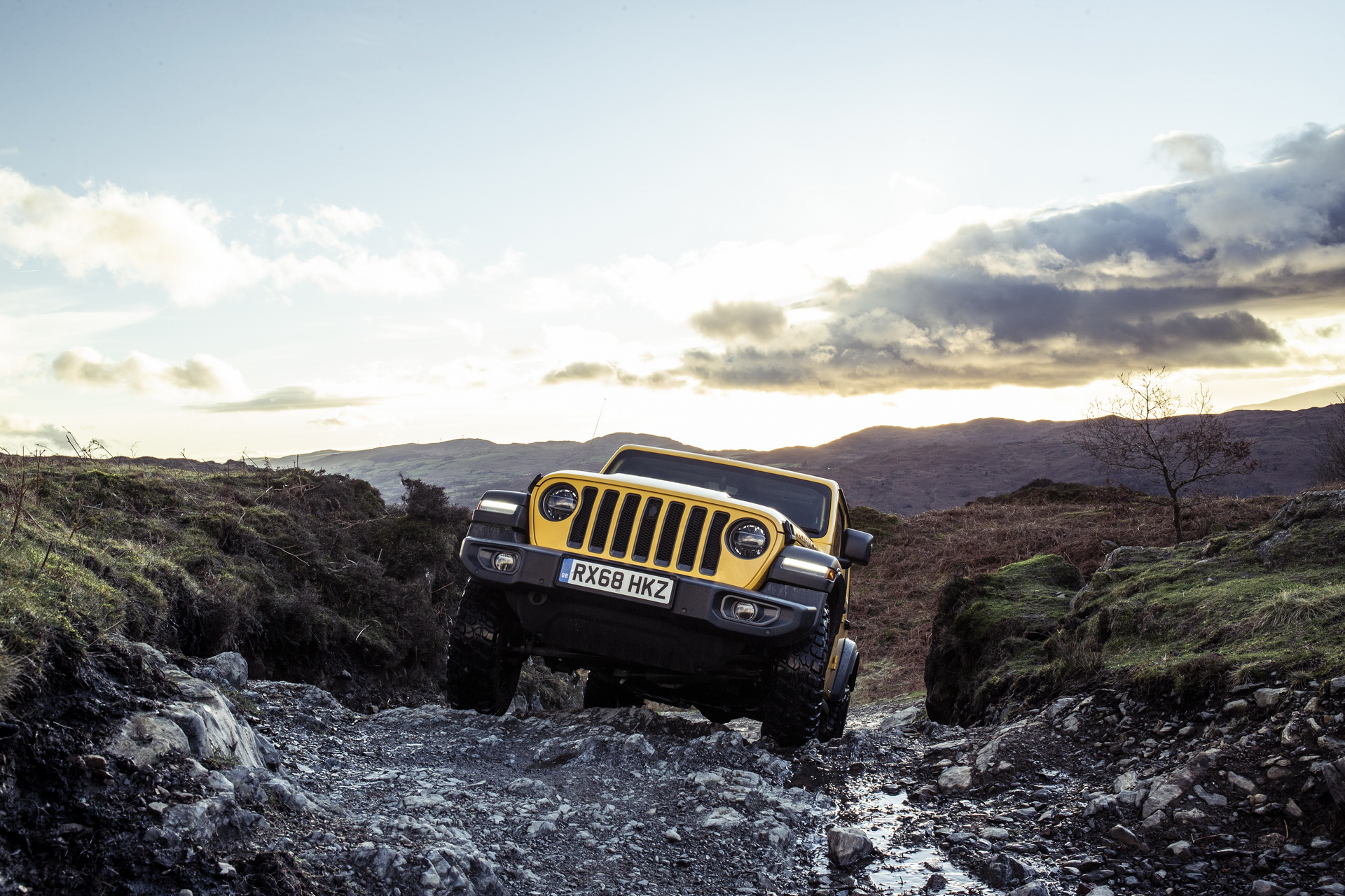 2019-Jeep-Wrangler-UK-17 2019 Jeep Wrangler Gains Four-Cylinder Petrol Option In The UK