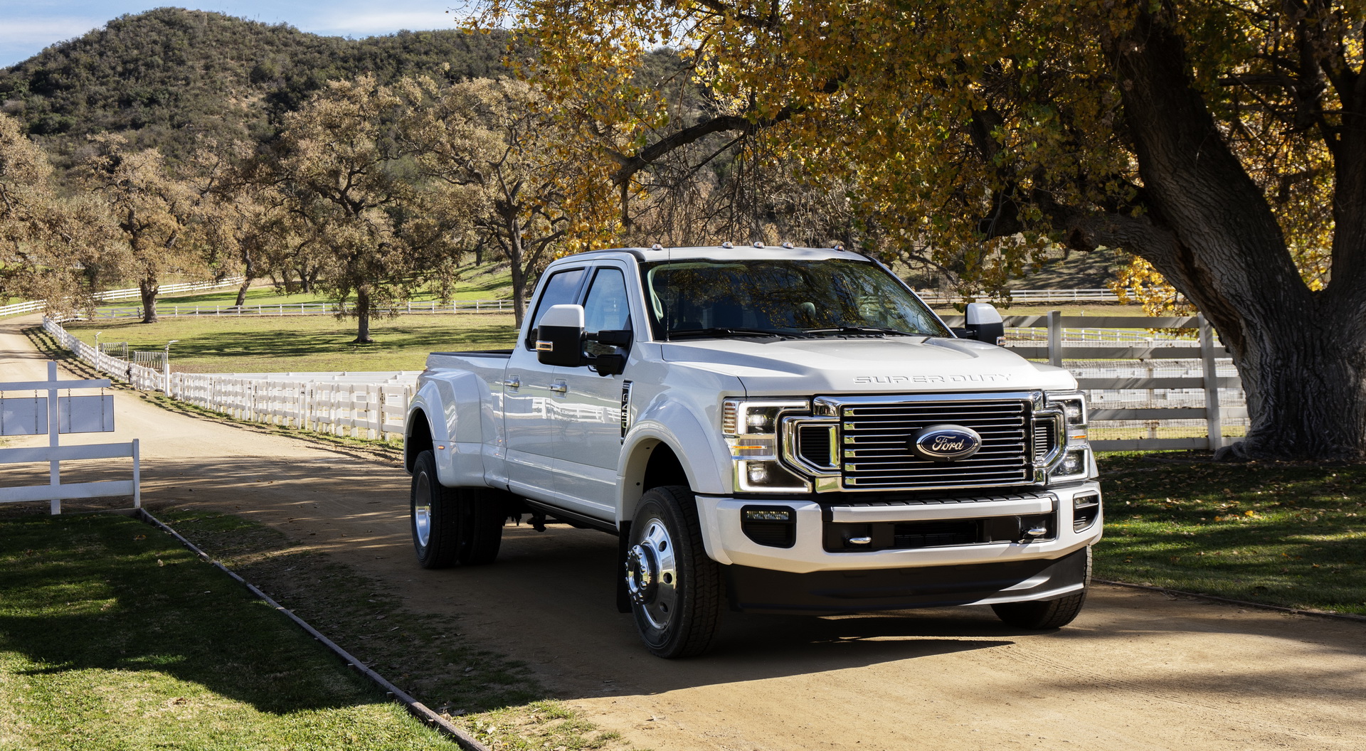 2020 ford f-450 1 2020 Ford F-Series Super Duty Unveiled With New 7.3L V8 Engine, 10-Speed Auto