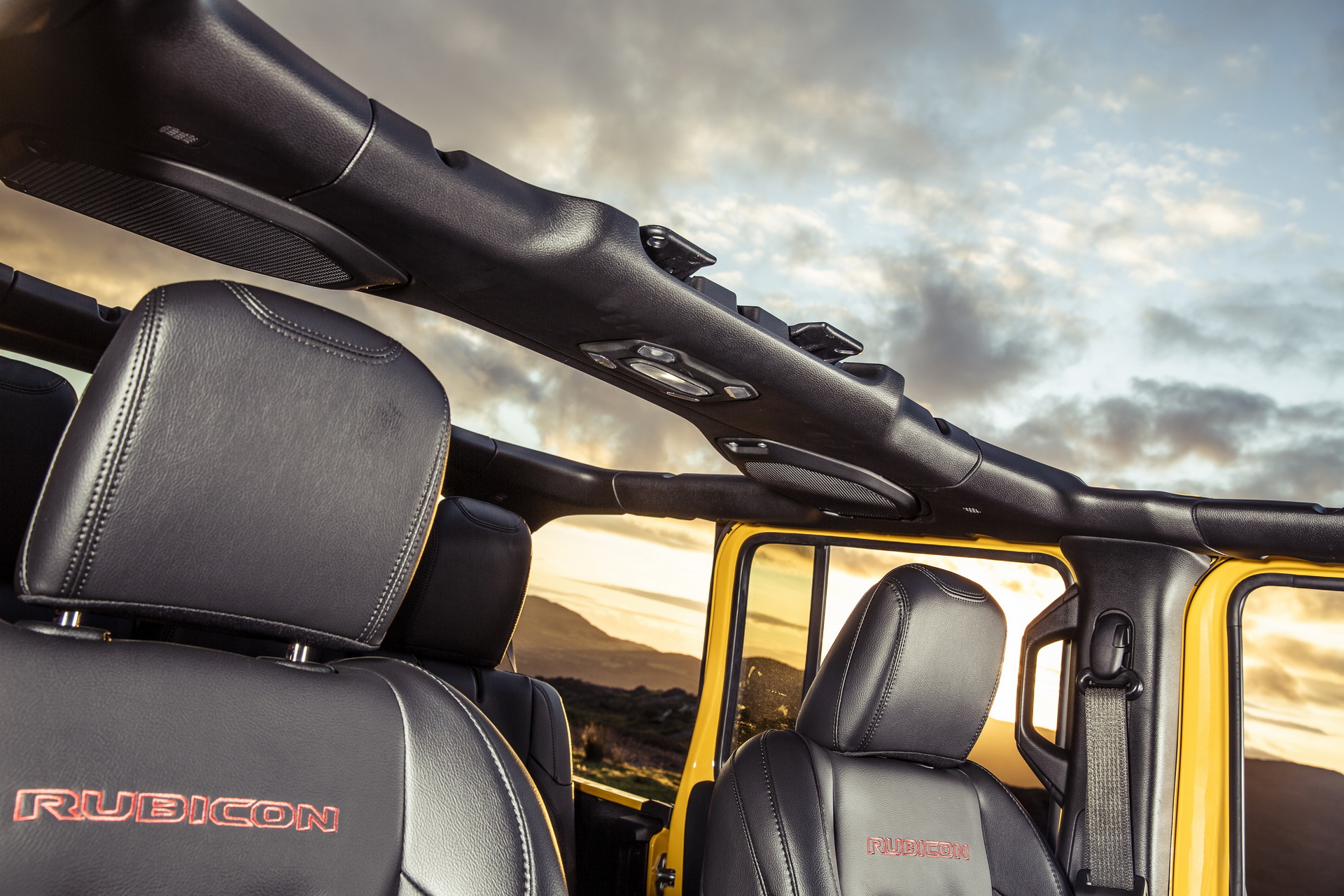 2019-Jeep-Wrangler-UK-34 2019 Jeep Wrangler Gains Four-Cylinder Petrol Option In The UK