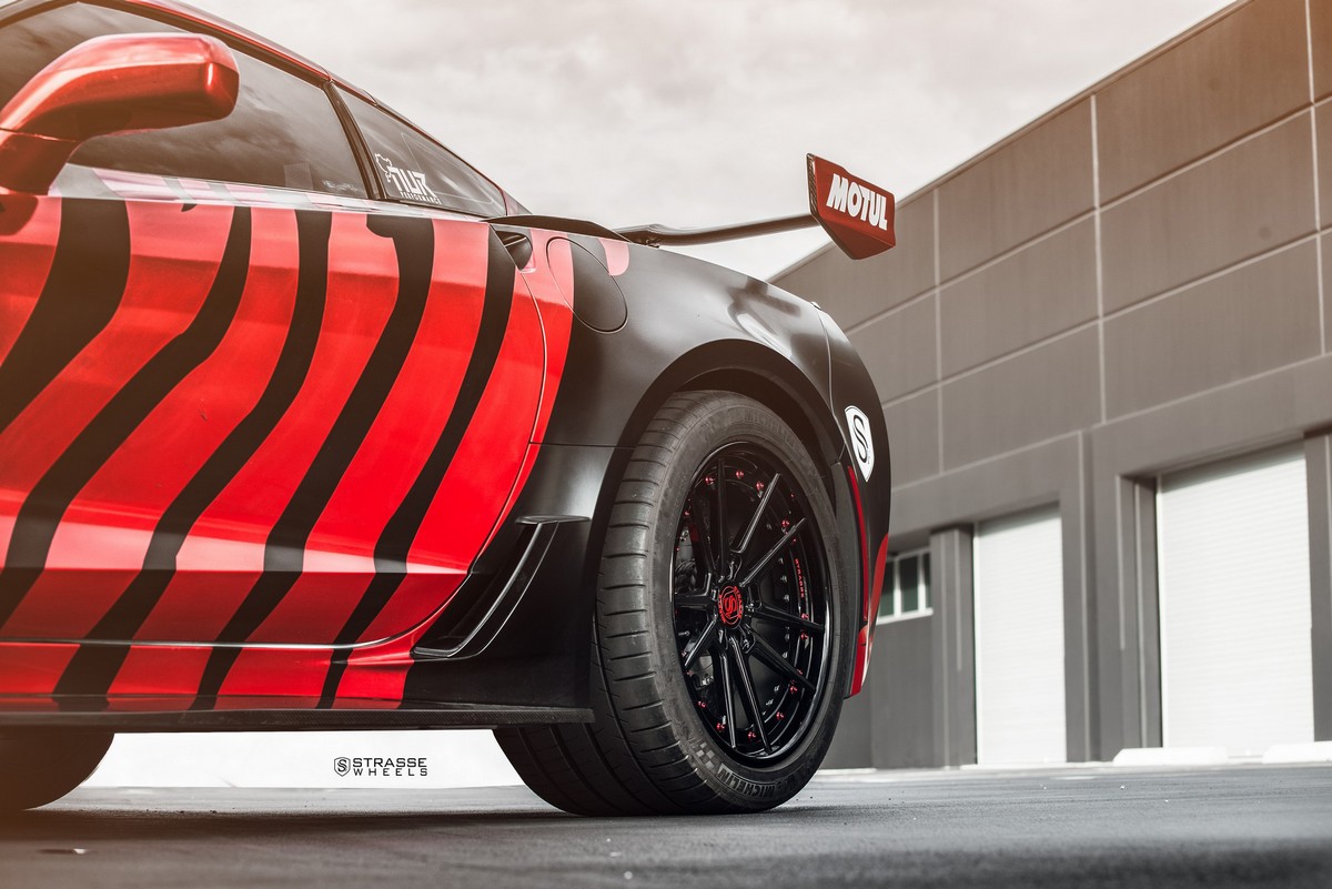 Chevrolet-Corvette-ZR1-Strasse-8 Customized Corvette ZR1 Looks Like A Tiger Ready To Pounce