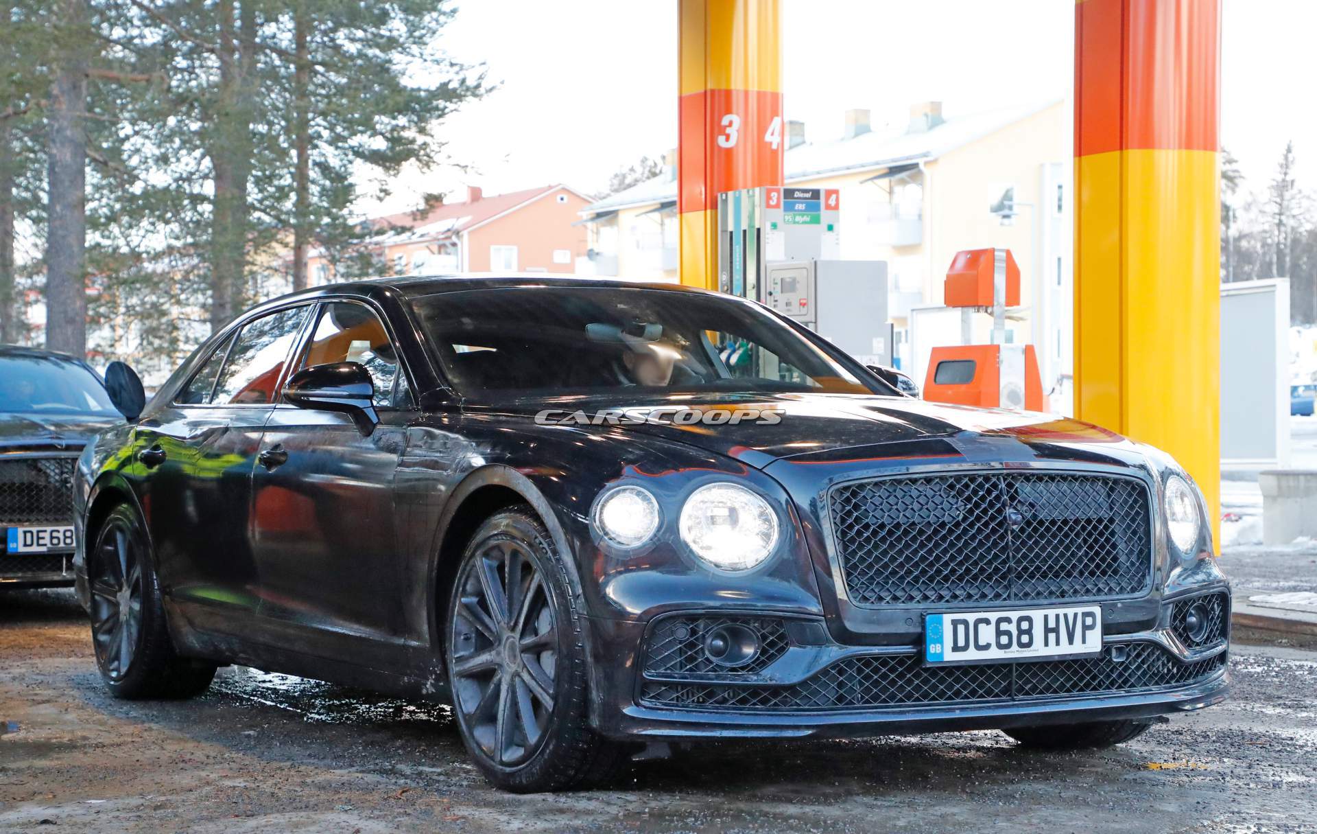 2020 Bentley Flying Spur spy shots 2 2020 Bentley Flying Spur Loses Padded Camo, Wears Production Lights
