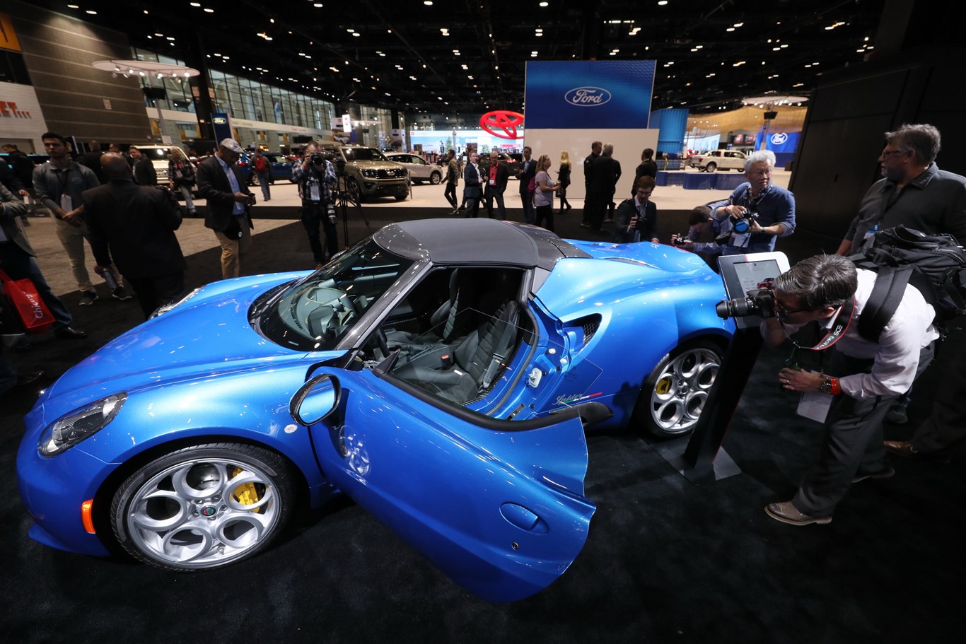 Alfa Romeo 4C Italia 13 Alfa Romeo 4C Spider Returns For 2020 With New Italia Special Edition