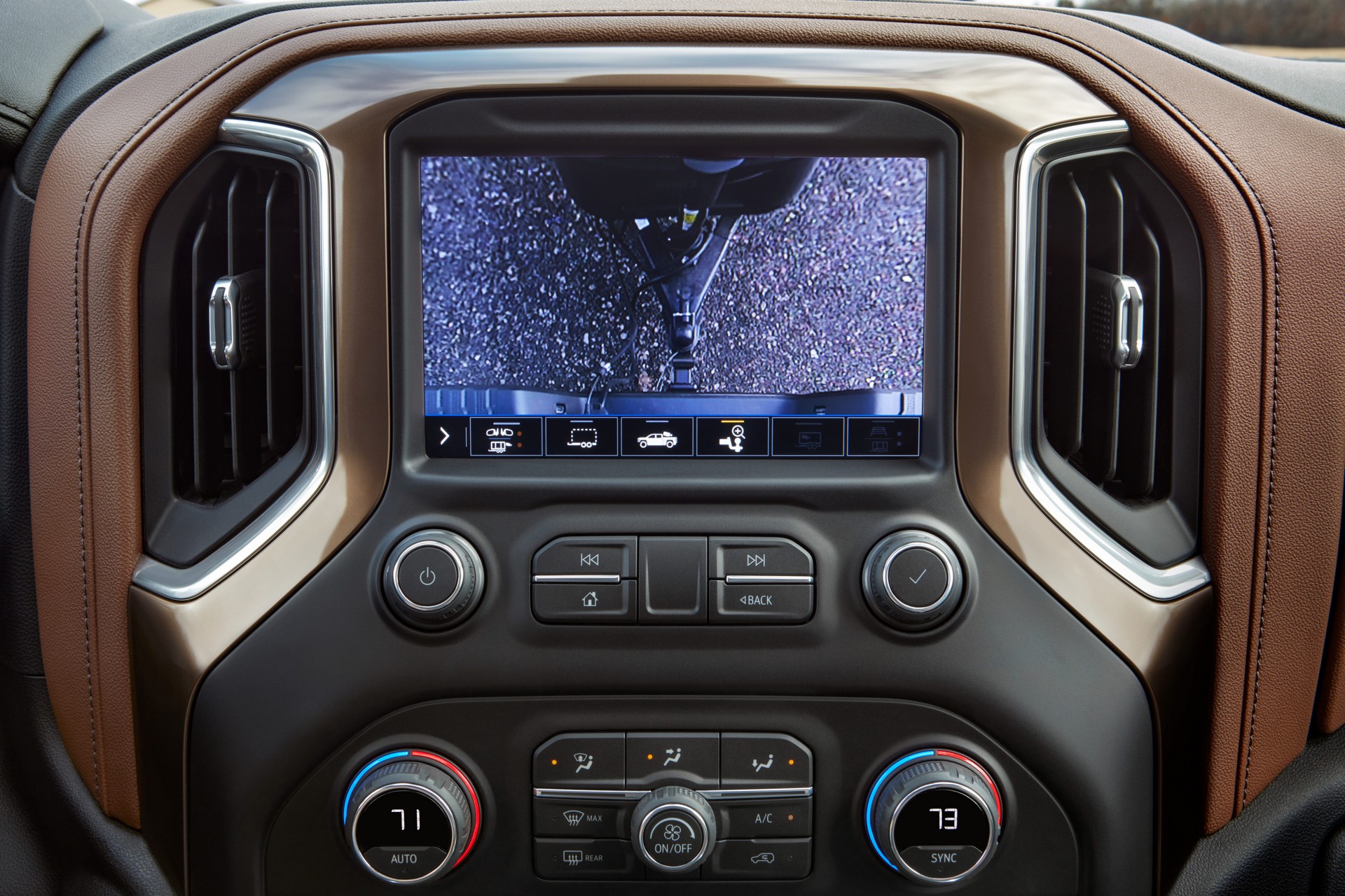 2020 Silverado 2500 HD-35 2020 Chevrolet Silverado HD Debuts With New 6.6-liter V8 And 35,500 Pound Towing Capacity