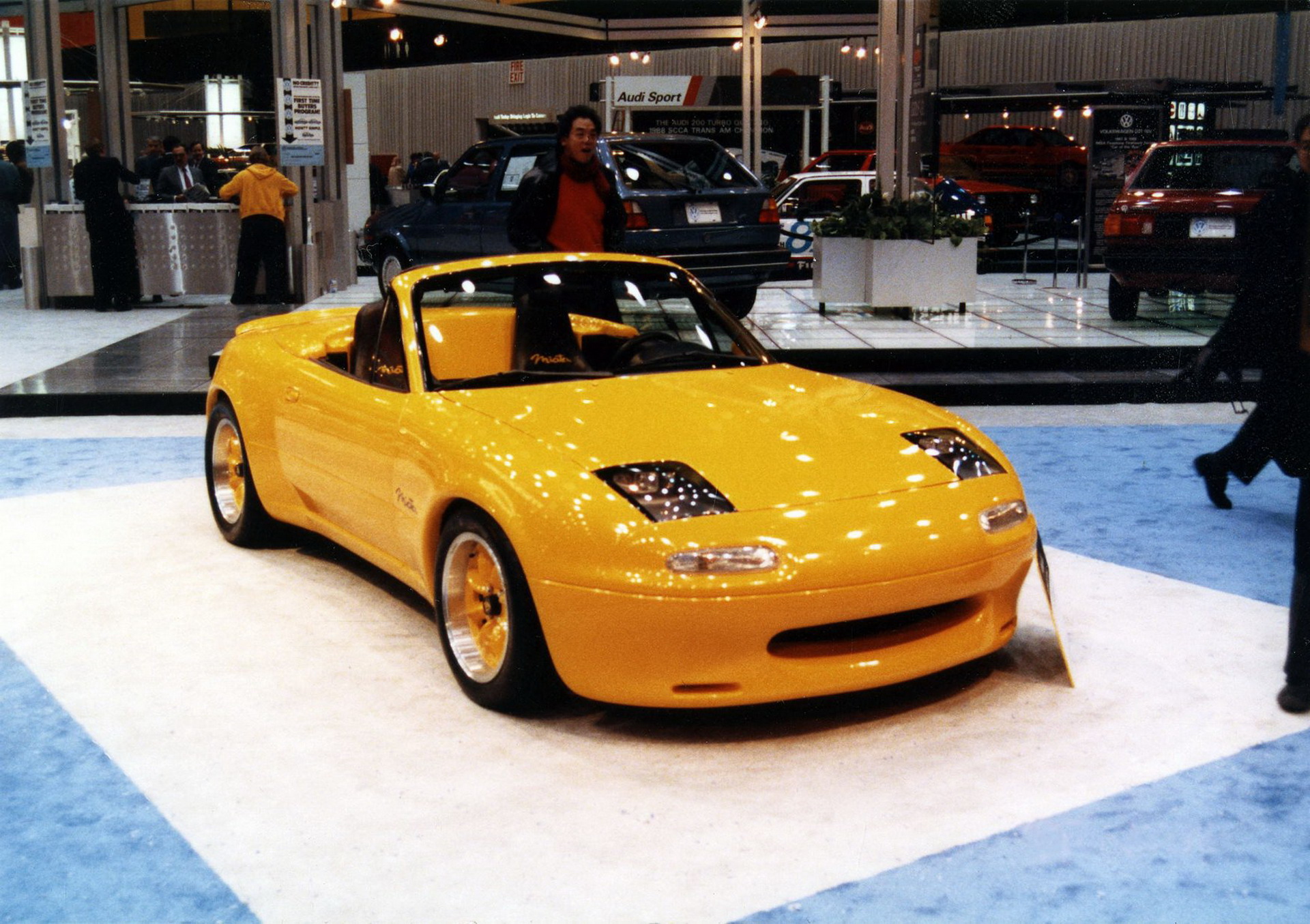 Chicago 1989 MX-5 5 New Mazda MX-5 30th Anniversary Edition Flaunts Exclusive Orange Paint, Alcantara Cabin