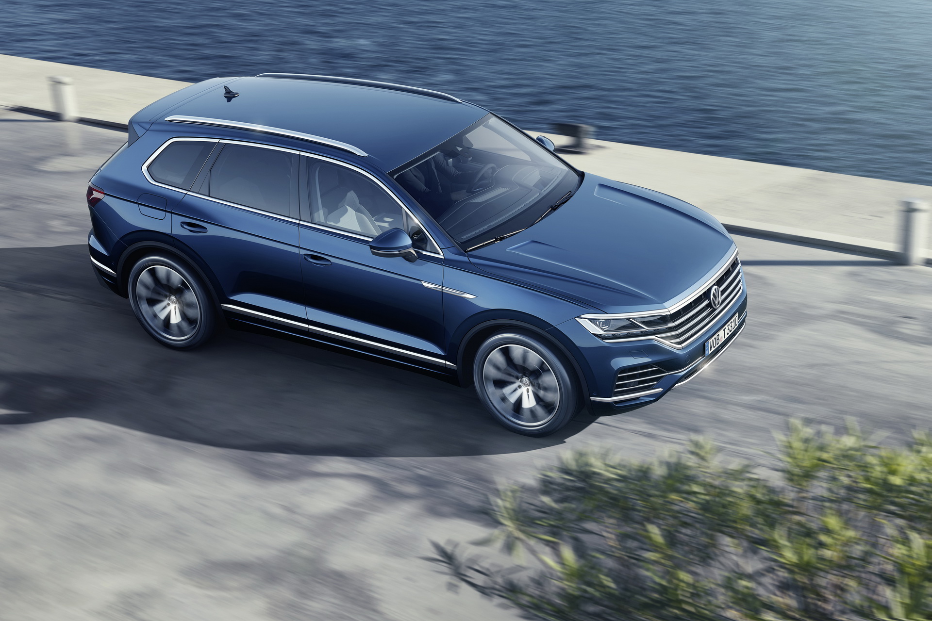 vw touareg wins german design award 11 Third-Gen VW Touareg Wins Top Honors At German Design Awards