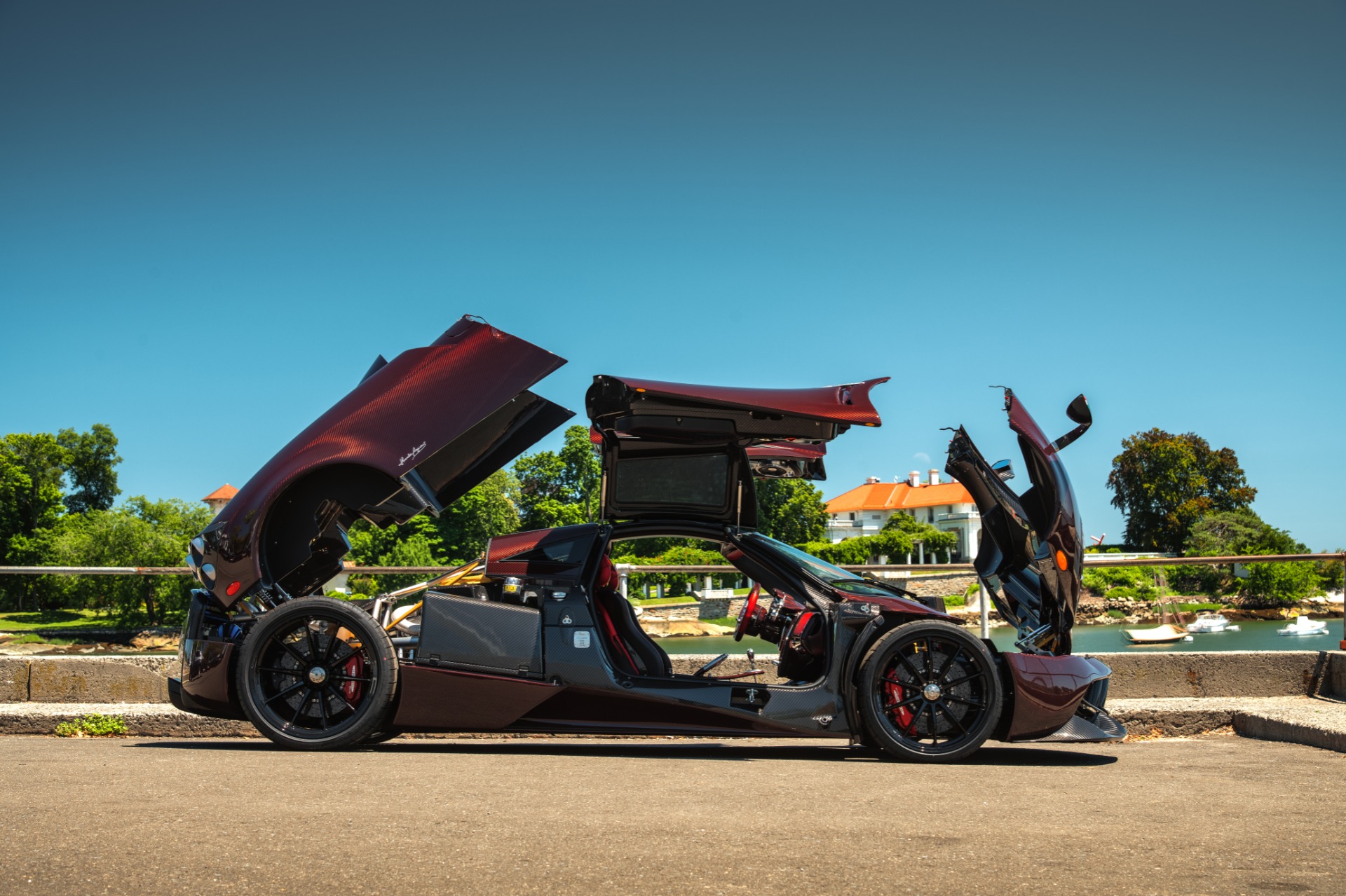 Pagani-Huayra-For-Sale-4 Red Carbon Pagani Huayra Could Be The Perfect Late Valentine’s Gift