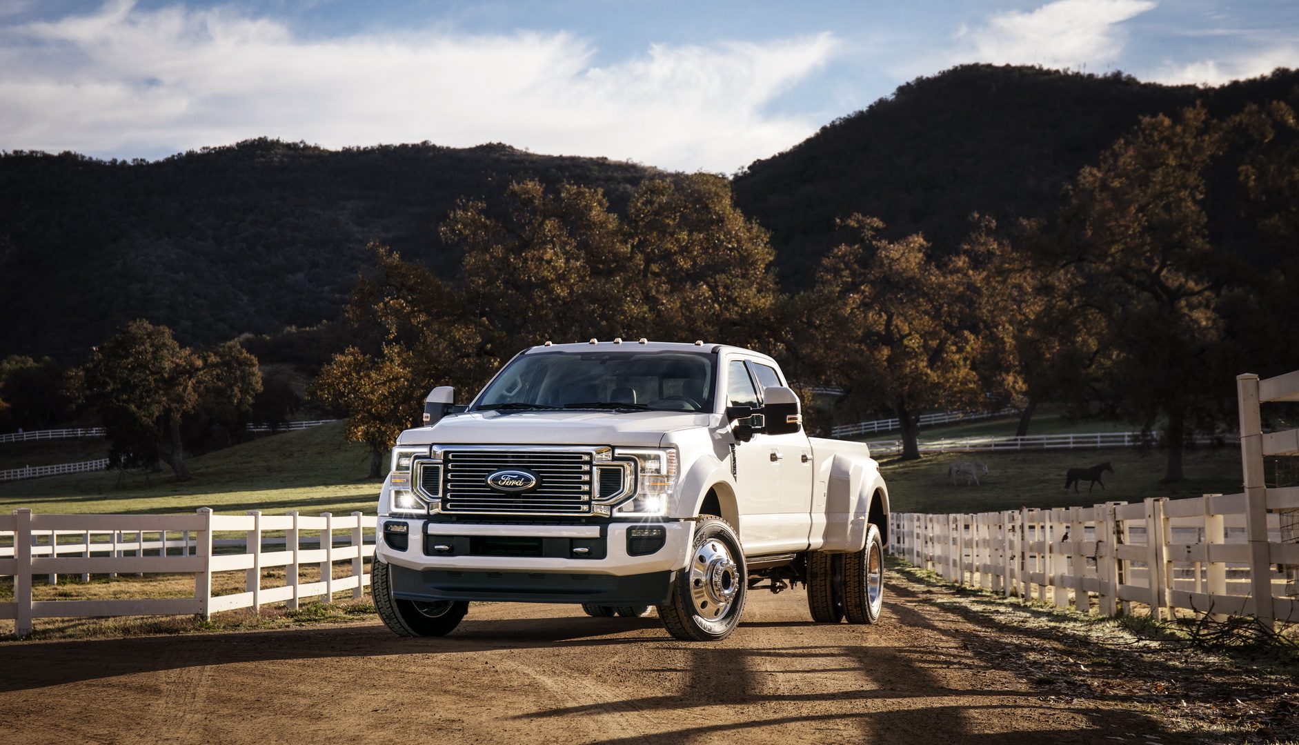 2020 ford f-450 14 2020 Ford F-Series Super Duty Unveiled With New 7.3L V8 Engine, 10-Speed Auto