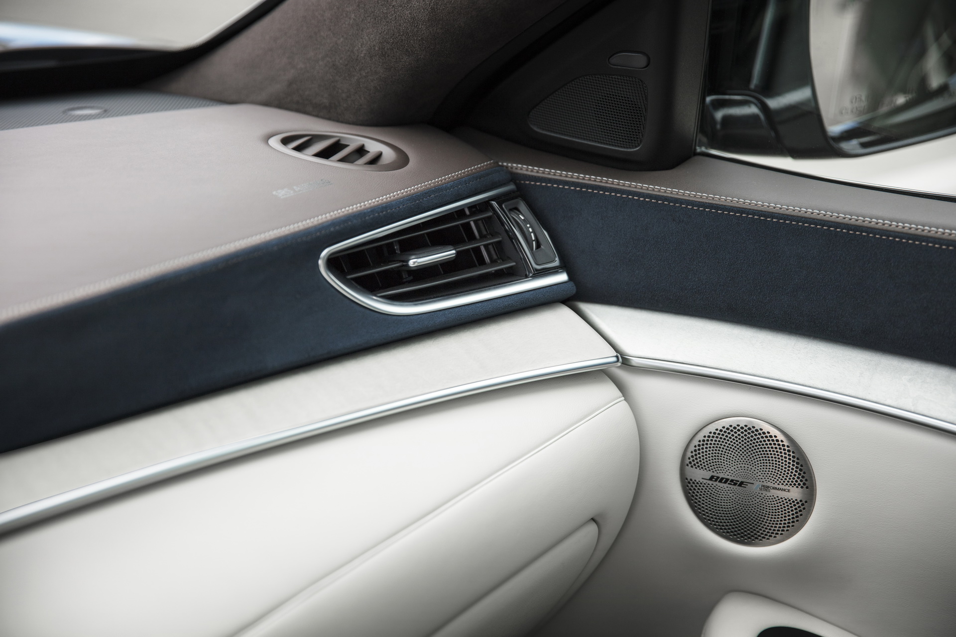 infiniti qx50 interior feature 5 Infiniti Can’t Stop Talking About The QX50’s Interior – Here’s Why