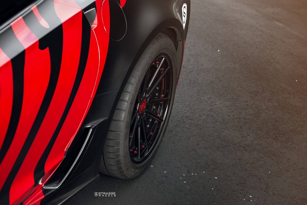 Chevrolet-Corvette-ZR1-Strasse-12 Customized Corvette ZR1 Looks Like A Tiger Ready To Pounce