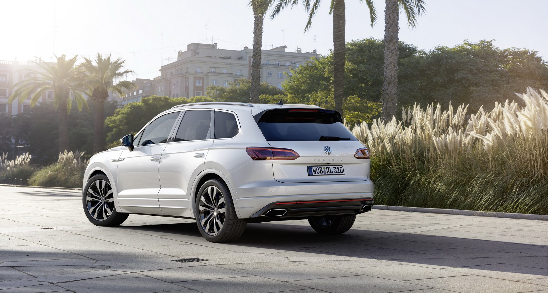 vw touareg wins german design award 15 Third-Gen VW Touareg Wins Top Honors At German Design Awards