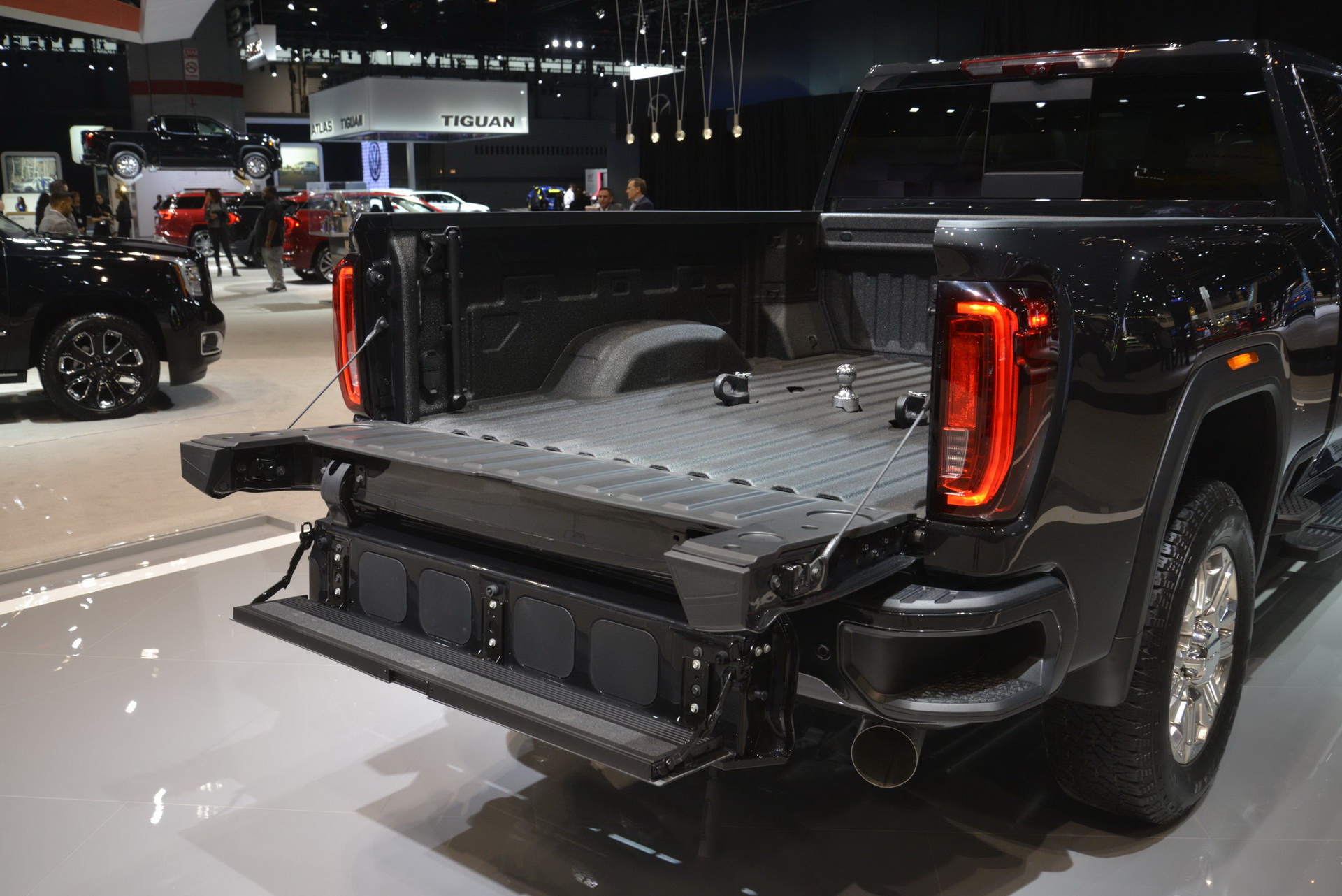 2020 gmc sierra hd chicago live pics 4 2020 GMC Sierra HD Brings Clever New Tech To The Windy City