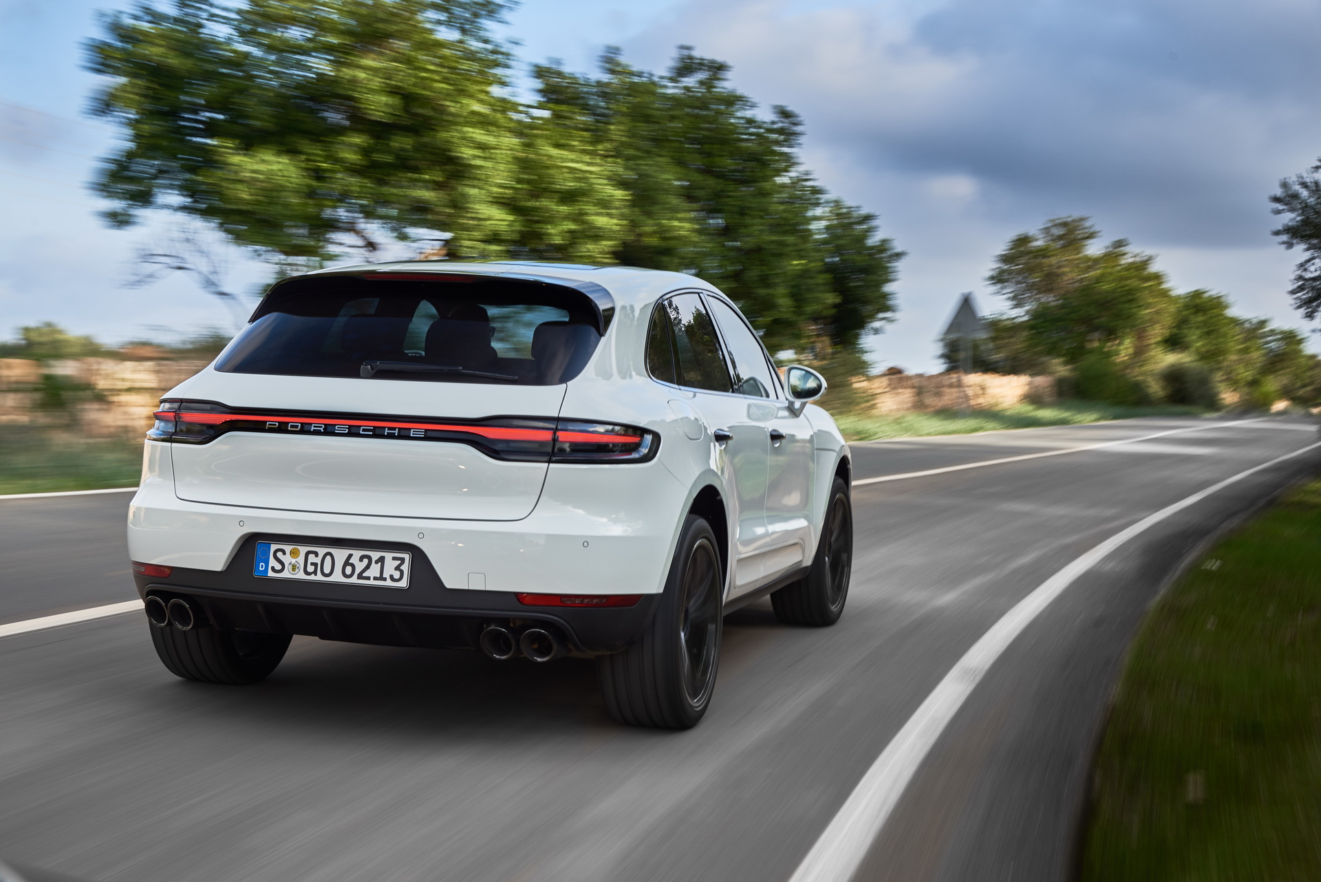 2019-Porsche-Macan-02 Porsche Warns Customers Of A 10 Percent Price Hike In Case Of No-Deal Brexit