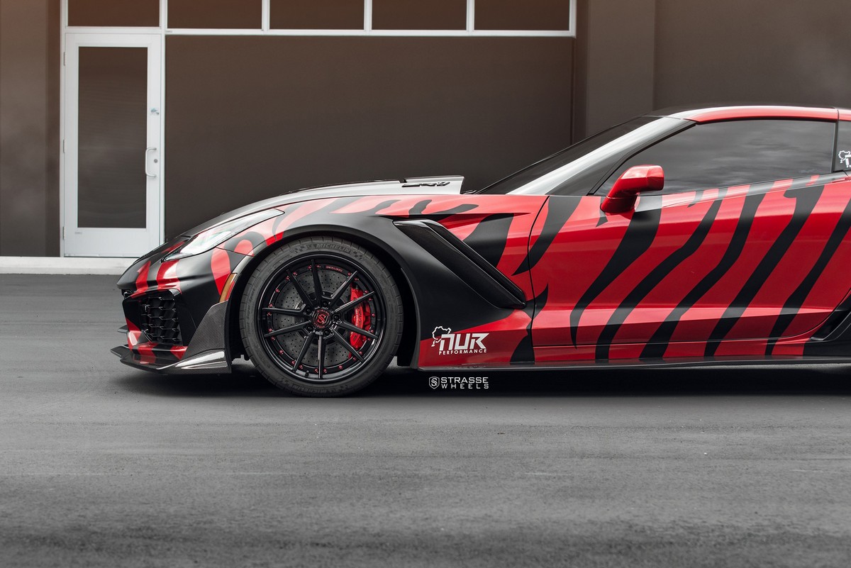 Chevrolet-Corvette-ZR1-Strasse-6 Customized Corvette ZR1 Looks Like A Tiger Ready To Pounce