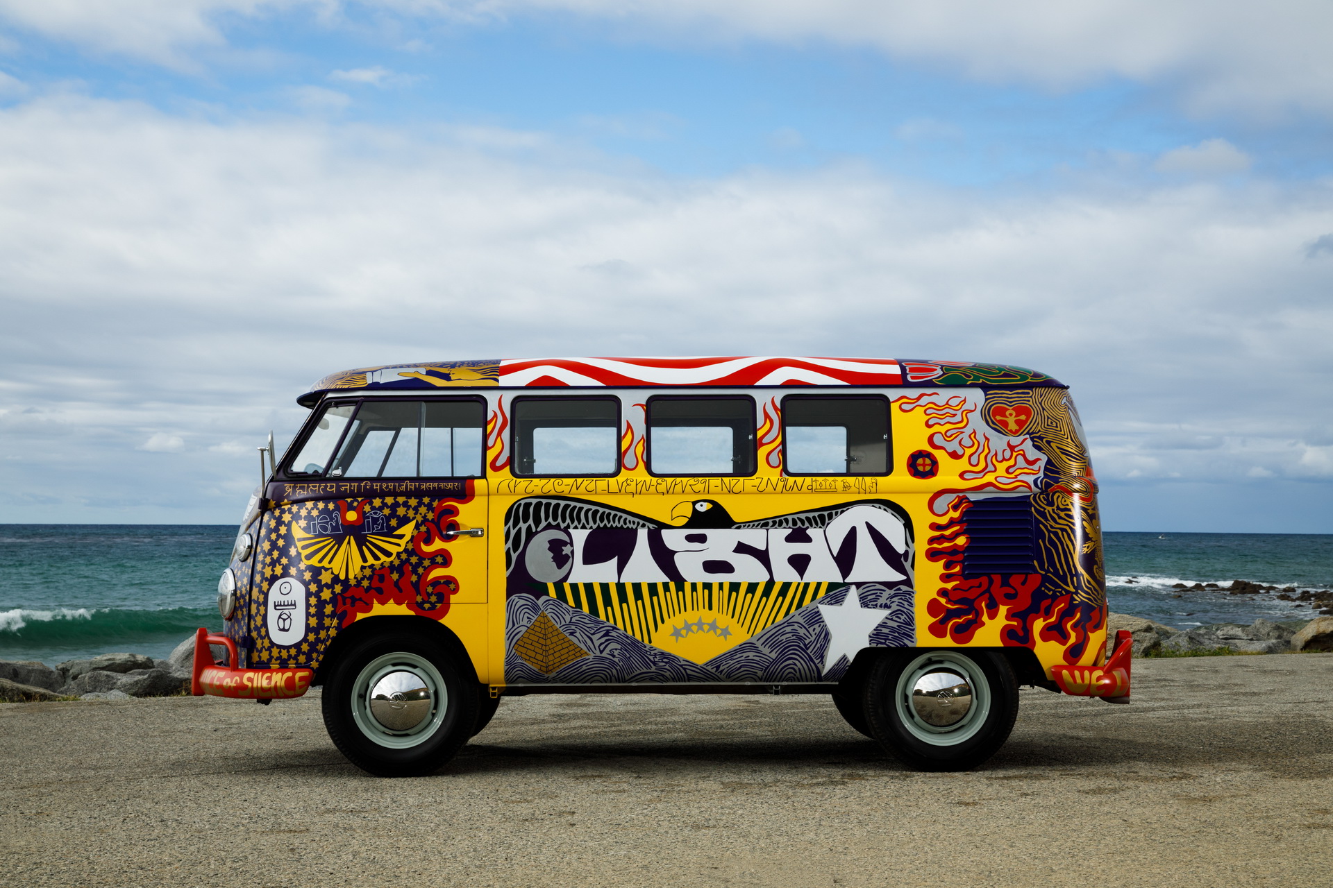 vw light bus restored by vw usa 8 VW Built An Official Replica Of Its Iconic Woodstock ‘Light’ Bus
