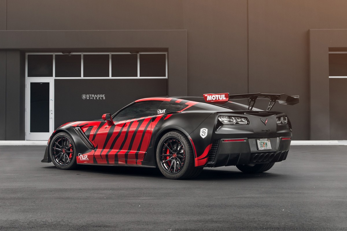 Chevrolet-Corvette-ZR1-Strasse-11 Customized Corvette ZR1 Looks Like A Tiger Ready To Pounce