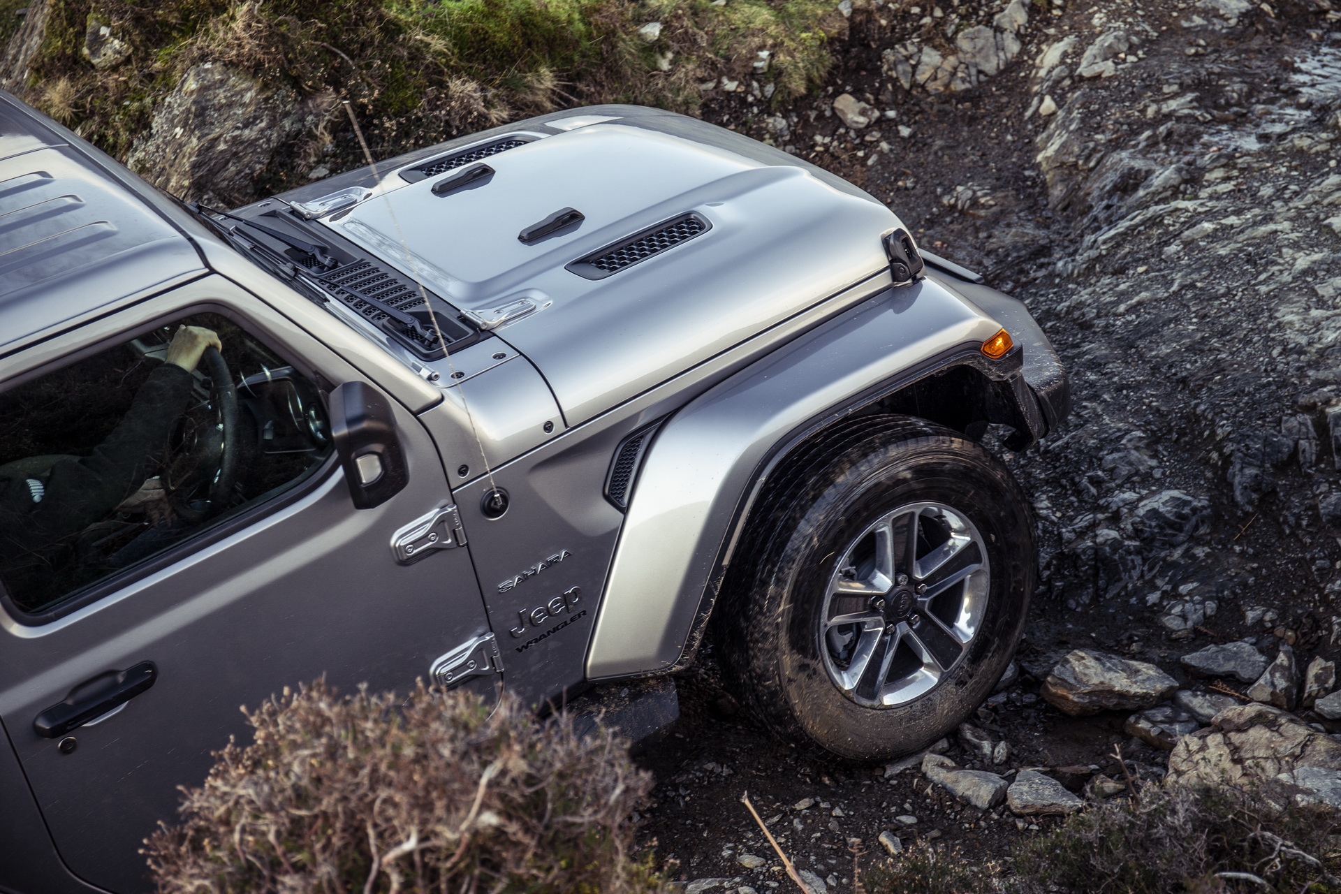 2019-Jeep-Wrangler-UK-18 2019 Jeep Wrangler Gains Four-Cylinder Petrol Option In The UK