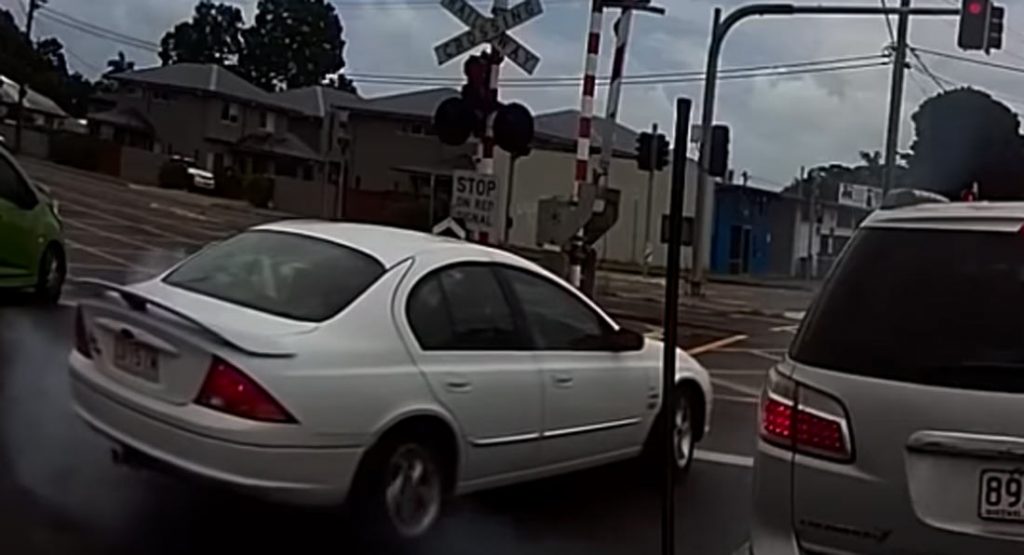  Aussie Hoon Rips A Fat Burnout In His Falcon, Police Give Chase