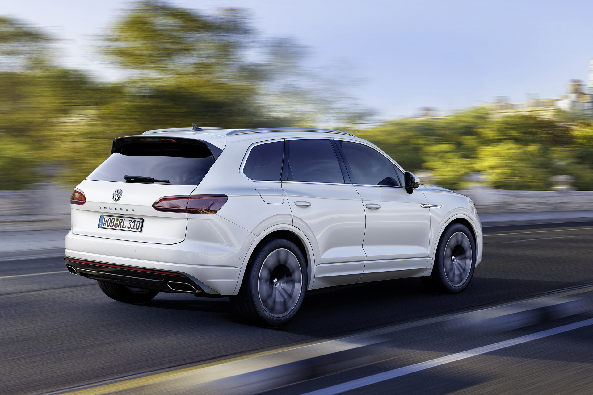 vw touareg wins german design award 16 Third-Gen VW Touareg Wins Top Honors At German Design Awards
