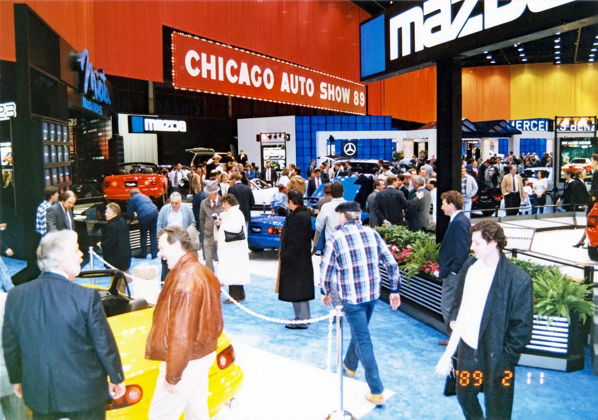 Chicago 1989 MX-5 2 New Mazda MX-5 30th Anniversary Edition Flaunts Exclusive Orange Paint, Alcantara Cabin