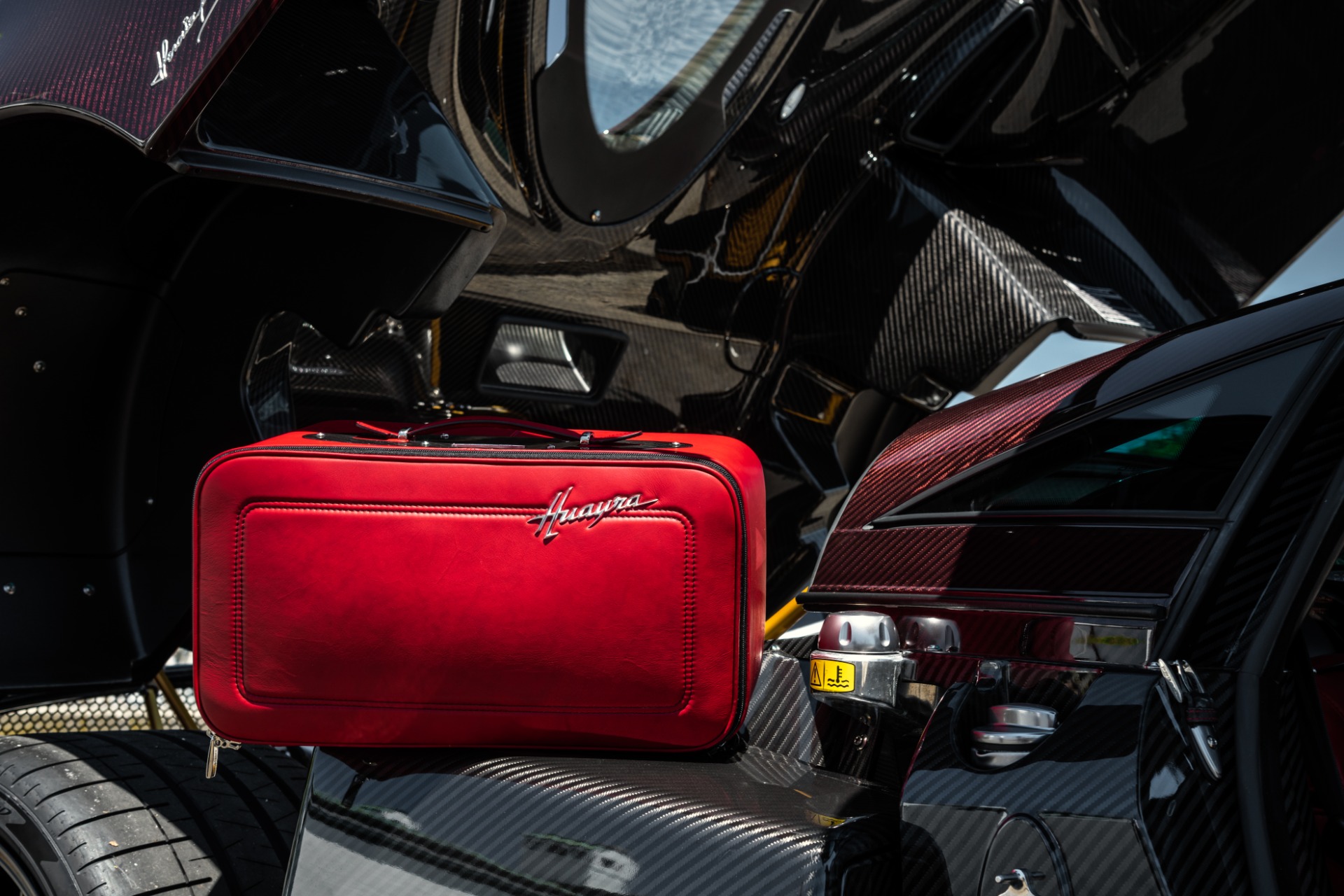 Pagani-Huayra-For-Sale-13 Red Carbon Pagani Huayra Could Be The Perfect Late Valentine’s Gift