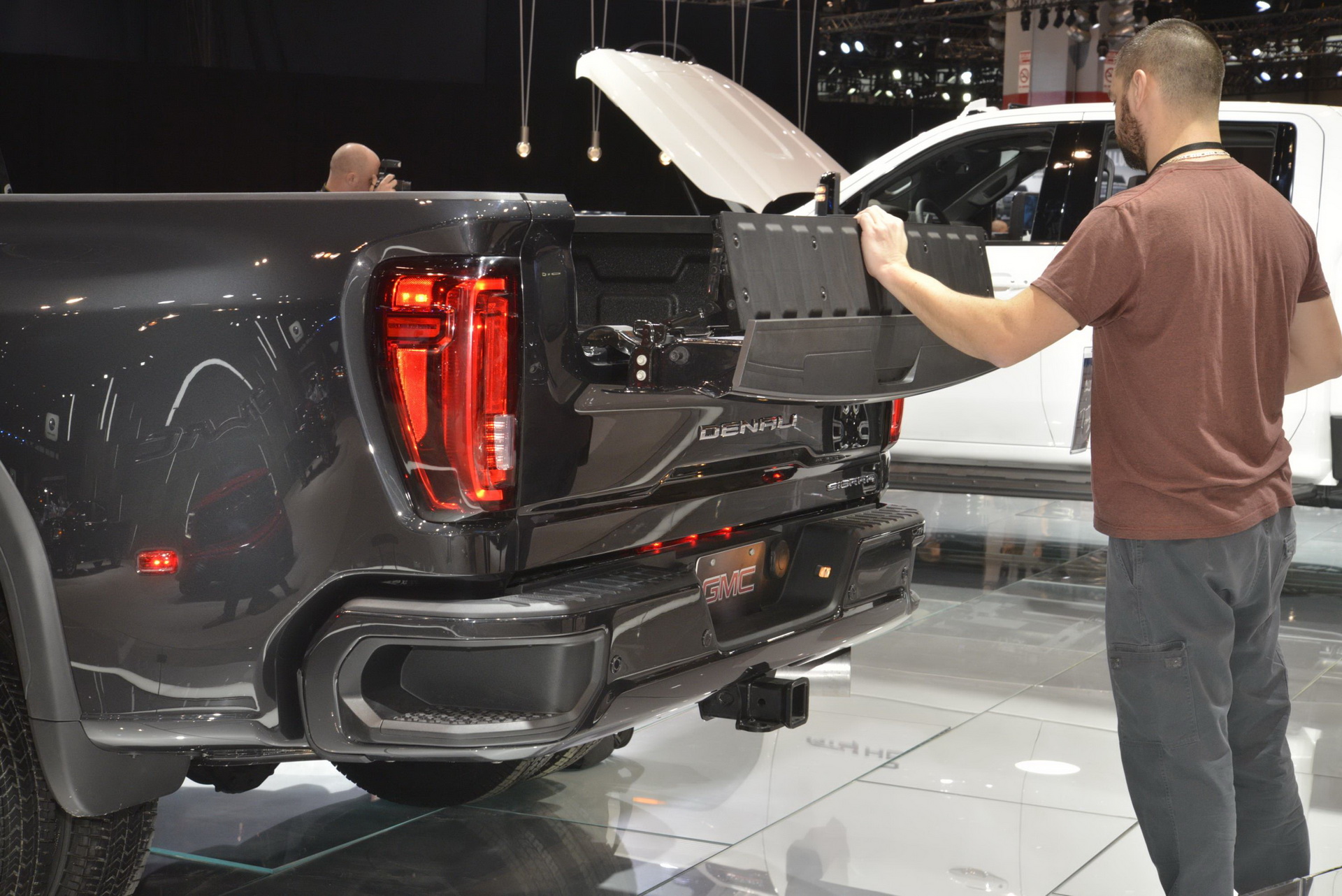 2020 gmc sierra hd chicago live pics 12 2020 GMC Sierra HD Brings Clever New Tech To The Windy City